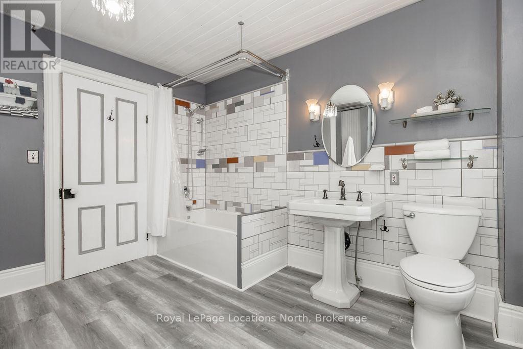 29 Tecumseth Street, Orillia, ON - Indoor Photo Showing Bathroom