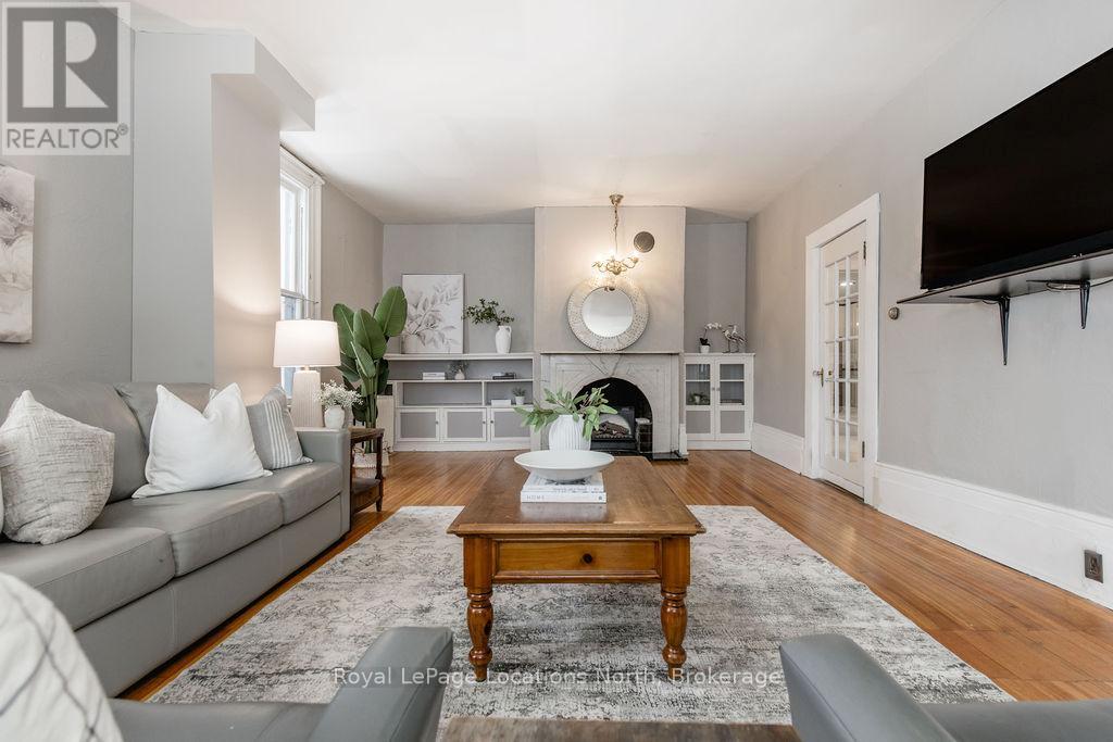 29 Tecumseth Street, Orillia, ON - Indoor Photo Showing Living Room