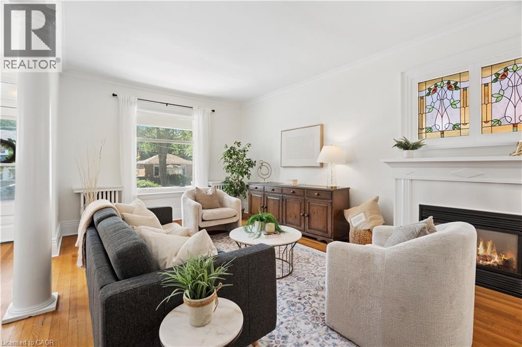 25 W Suffolk Street W, Guelph, ON - Indoor Photo Showing Living Room With Fireplace