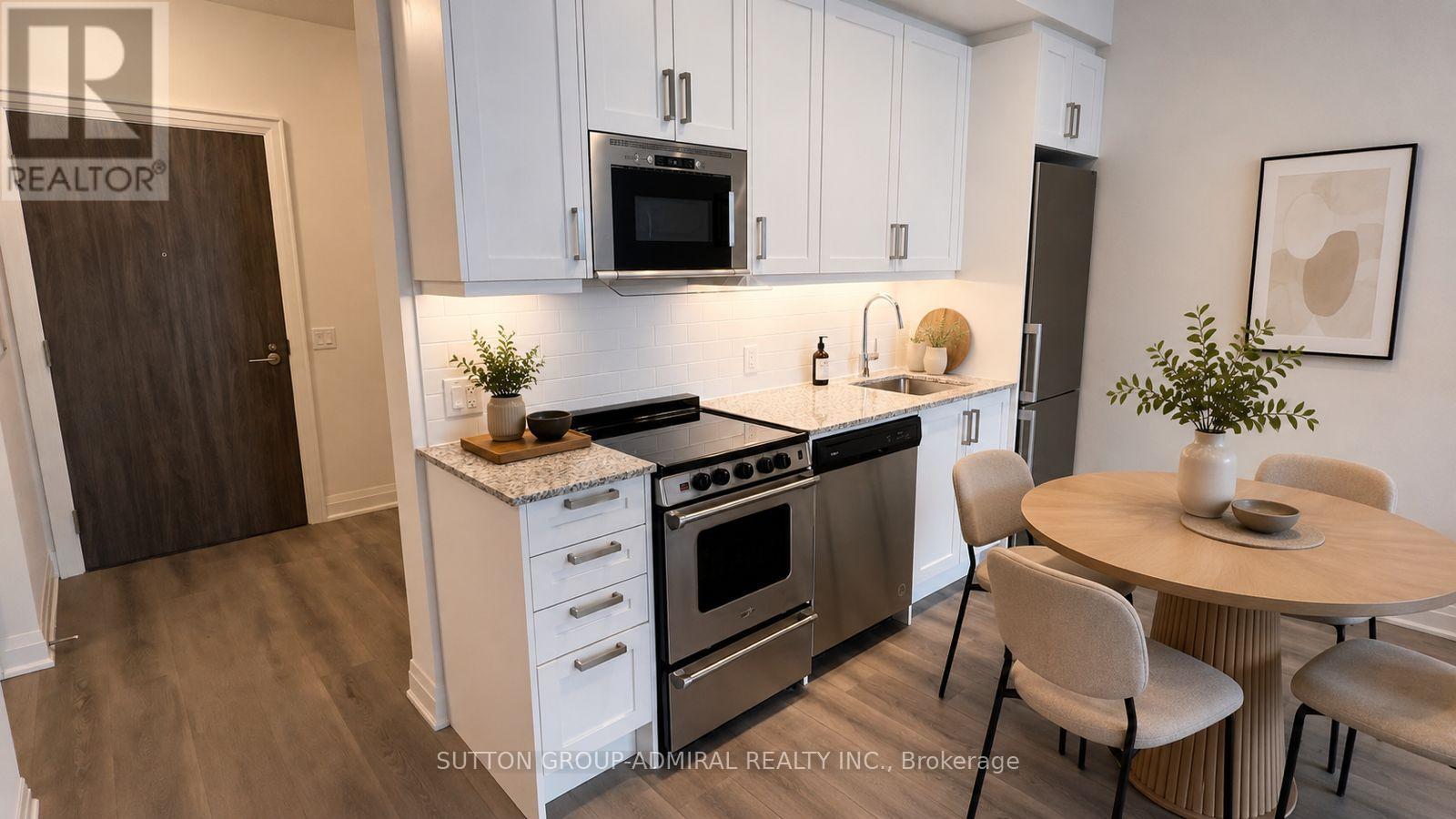 913 - 10 Gatineau Drive, Vaughan, ON - Indoor