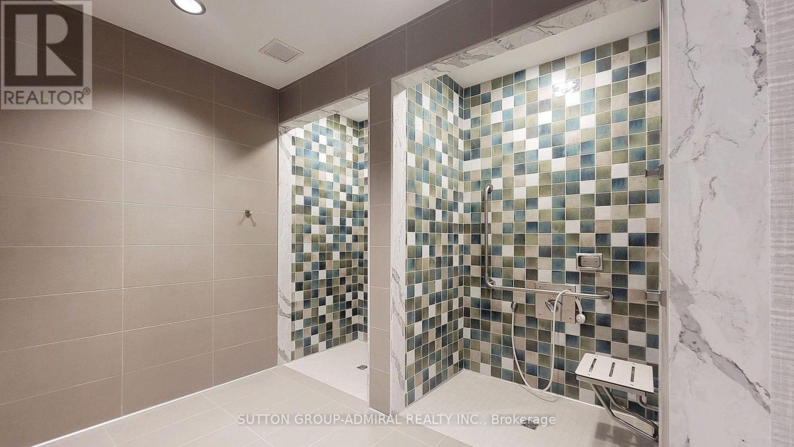 913 - 10 Gatineau Drive, Vaughan, ON - Indoor Photo Showing Bathroom