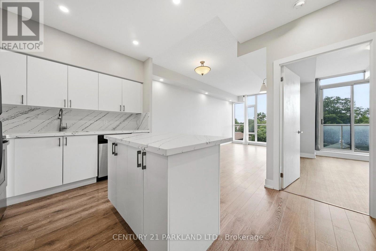 602 - 1638 Bloor Street W, Toronto, ON - Indoor Photo Showing Kitchen With Upgraded Kitchen
