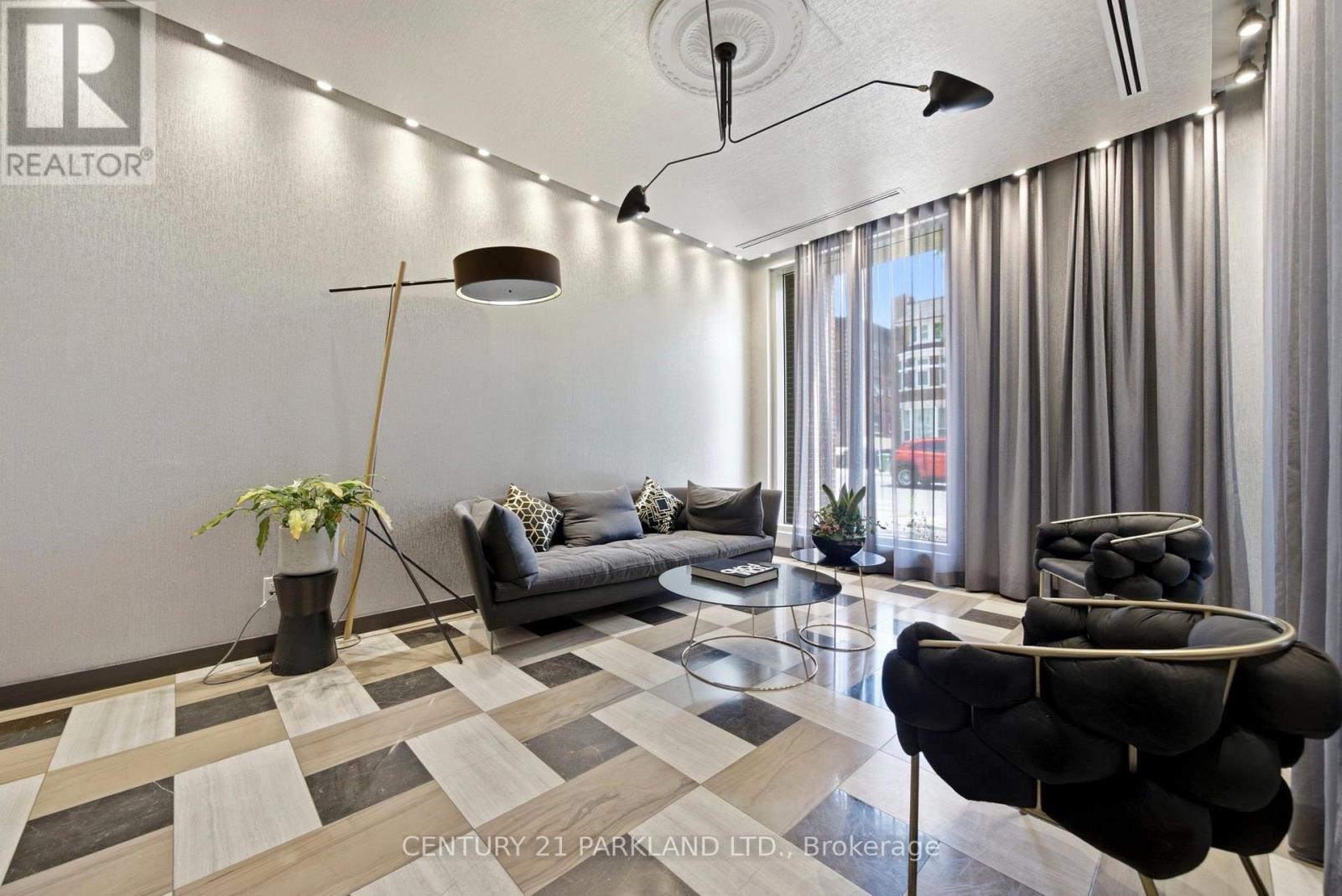 602 - 1638 Bloor Street W, Toronto, ON - Indoor