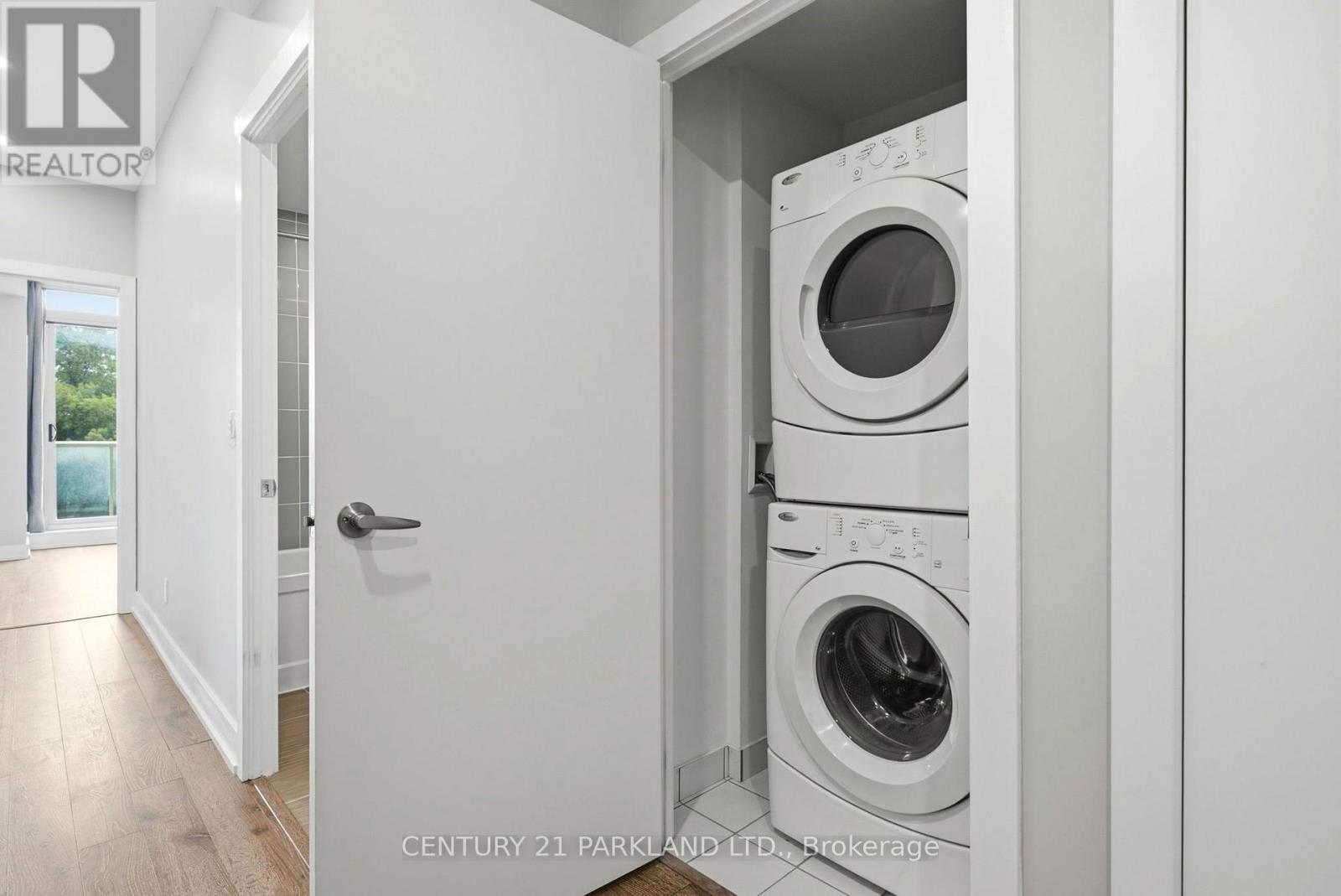 602 - 1638 Bloor Street W, Toronto, ON - Indoor Photo Showing Laundry Room