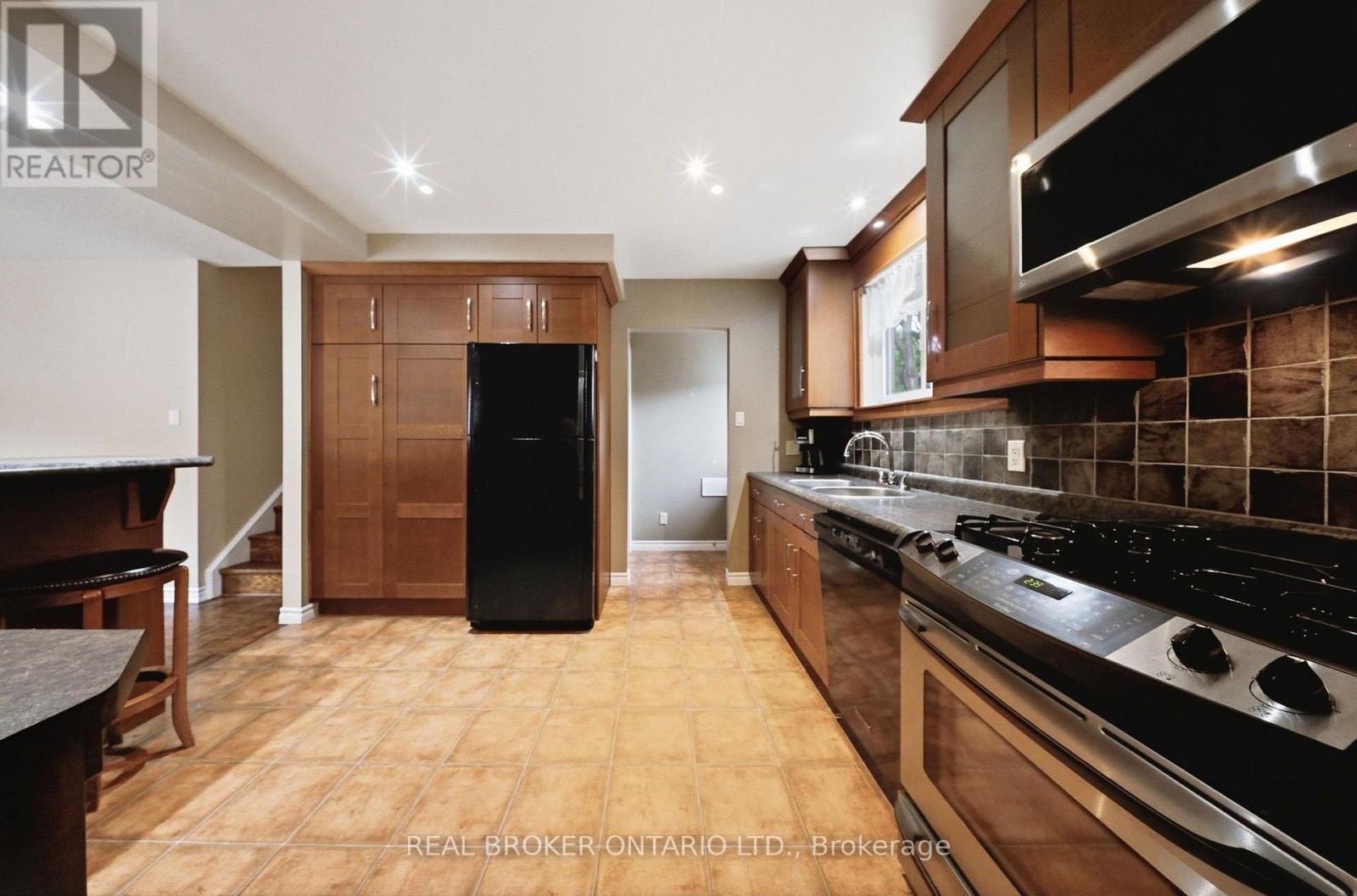 3157 Palmer Drive, Burlington, ON - Indoor Photo Showing Kitchen