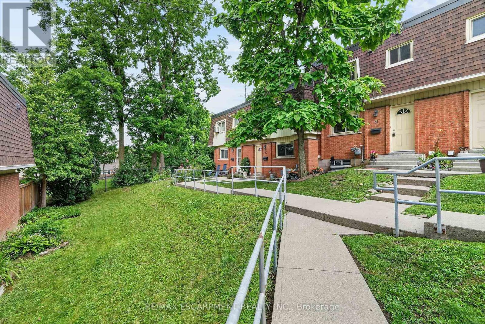 50 - 125 Bonaventure Drive, Hamilton, ON - Outdoor With Exterior