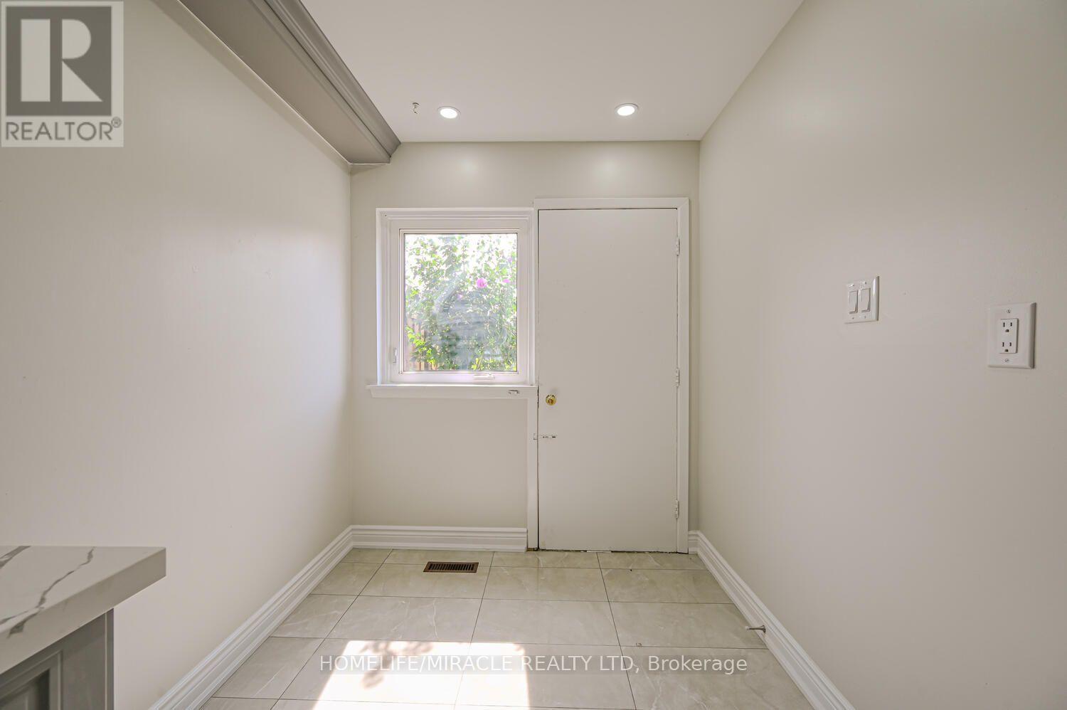 125 - 6466 Finch Avenue W, Toronto, ON - Indoor Photo Showing Other Room