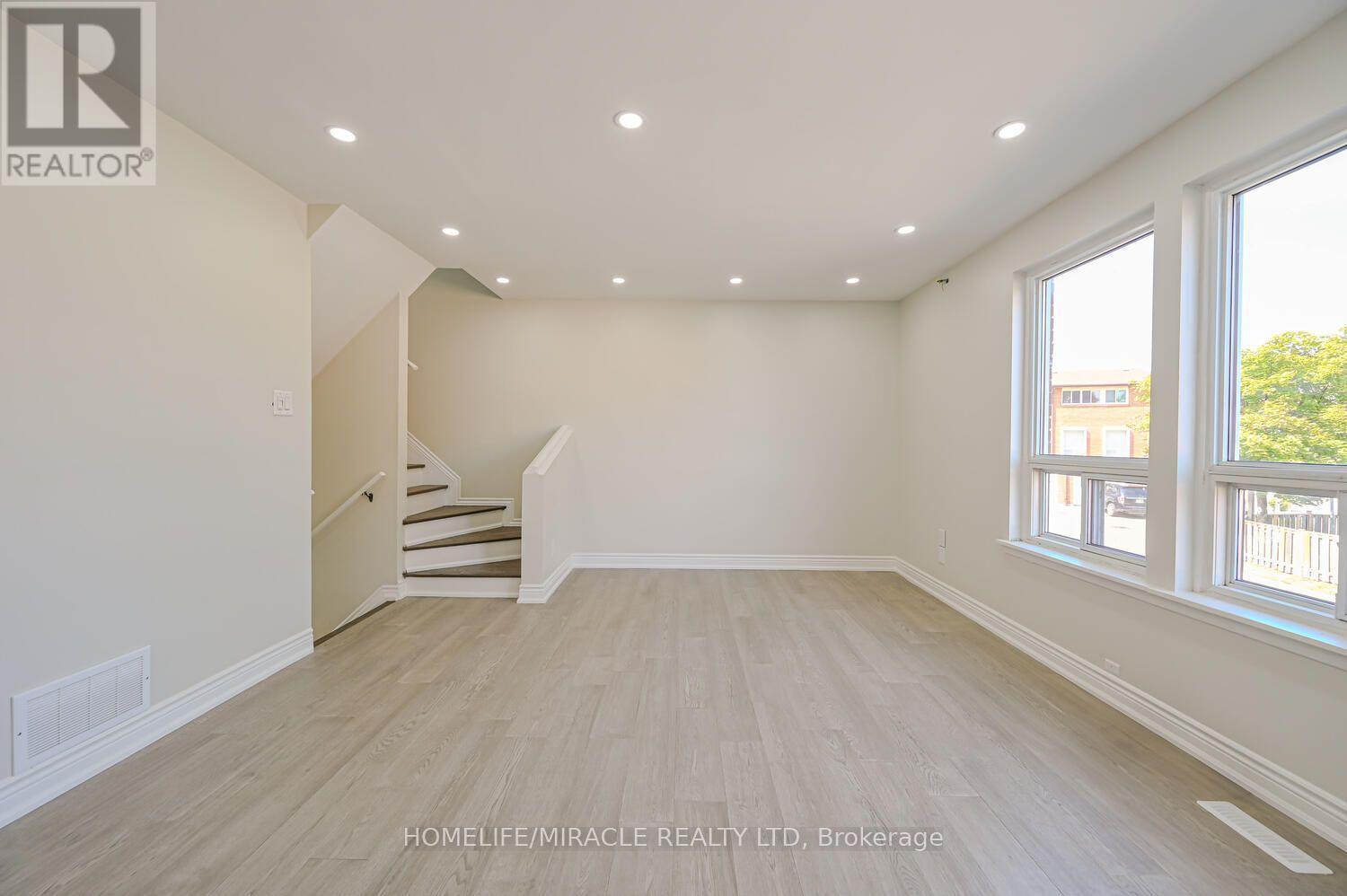 125 - 6466 Finch Avenue W, Toronto, ON - Indoor Photo Showing Other Room