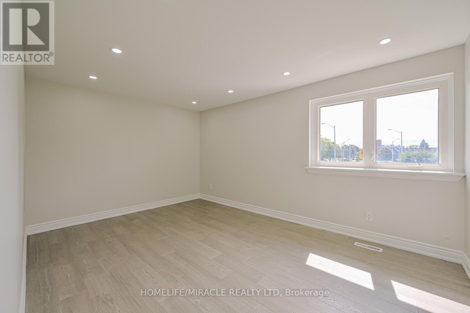 125 - 6466 Finch Avenue W, Toronto, ON - Indoor Photo Showing Other Room