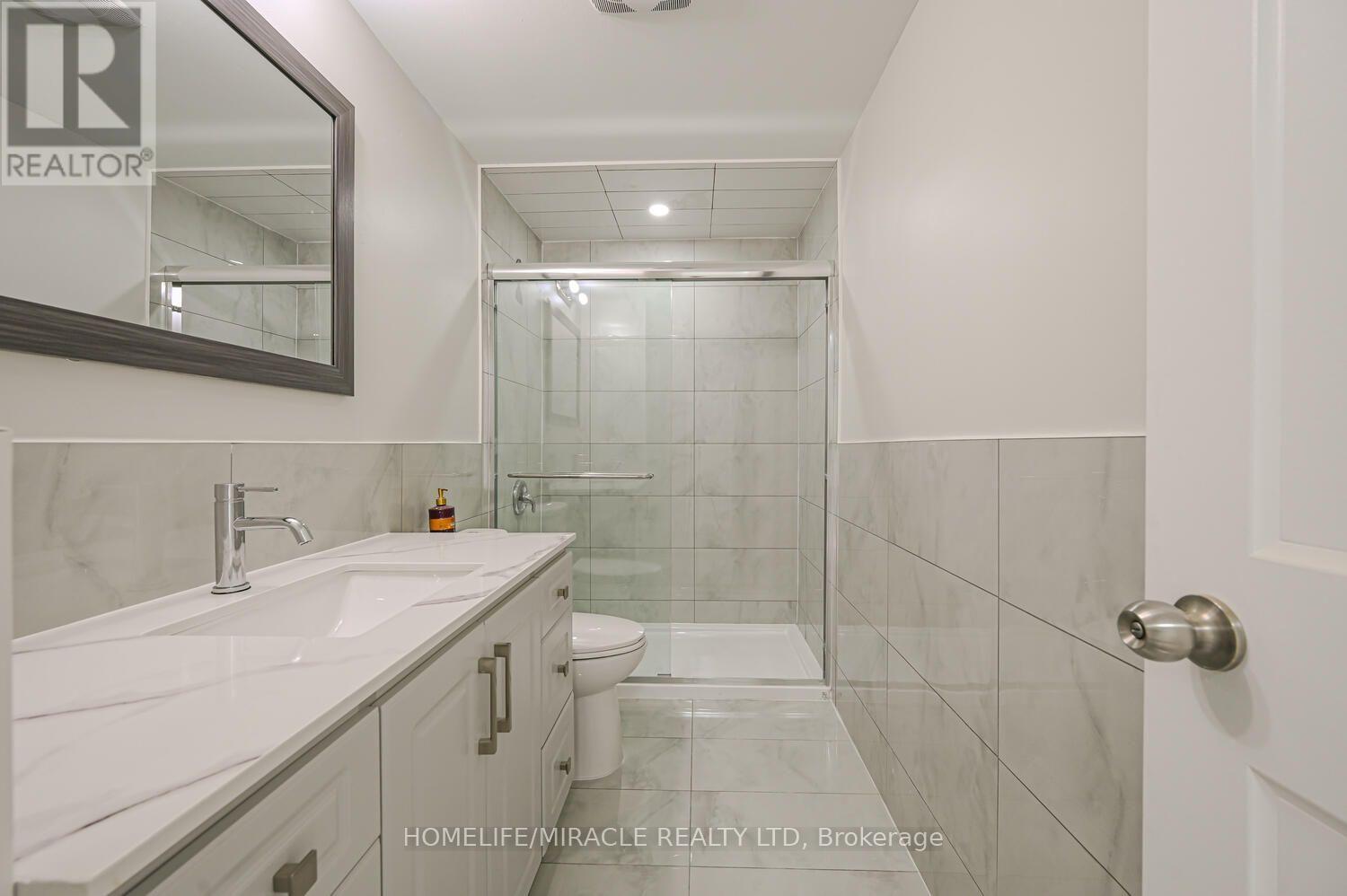 125 - 6466 Finch Avenue W, Toronto, ON - Indoor Photo Showing Bathroom