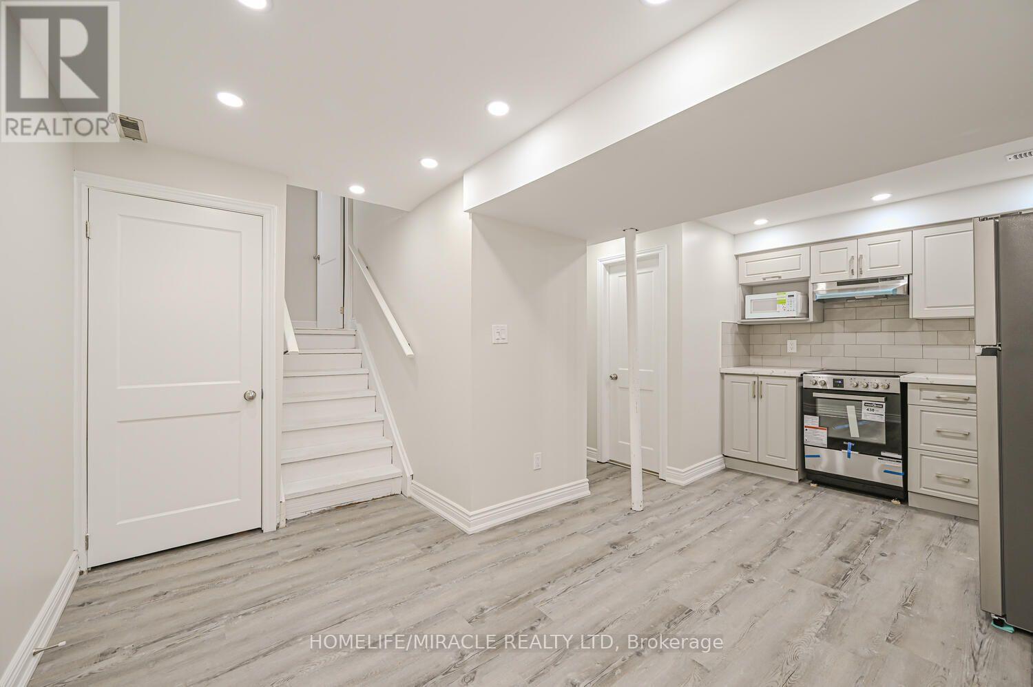 125 - 6466 Finch Avenue W, Toronto, ON - Indoor