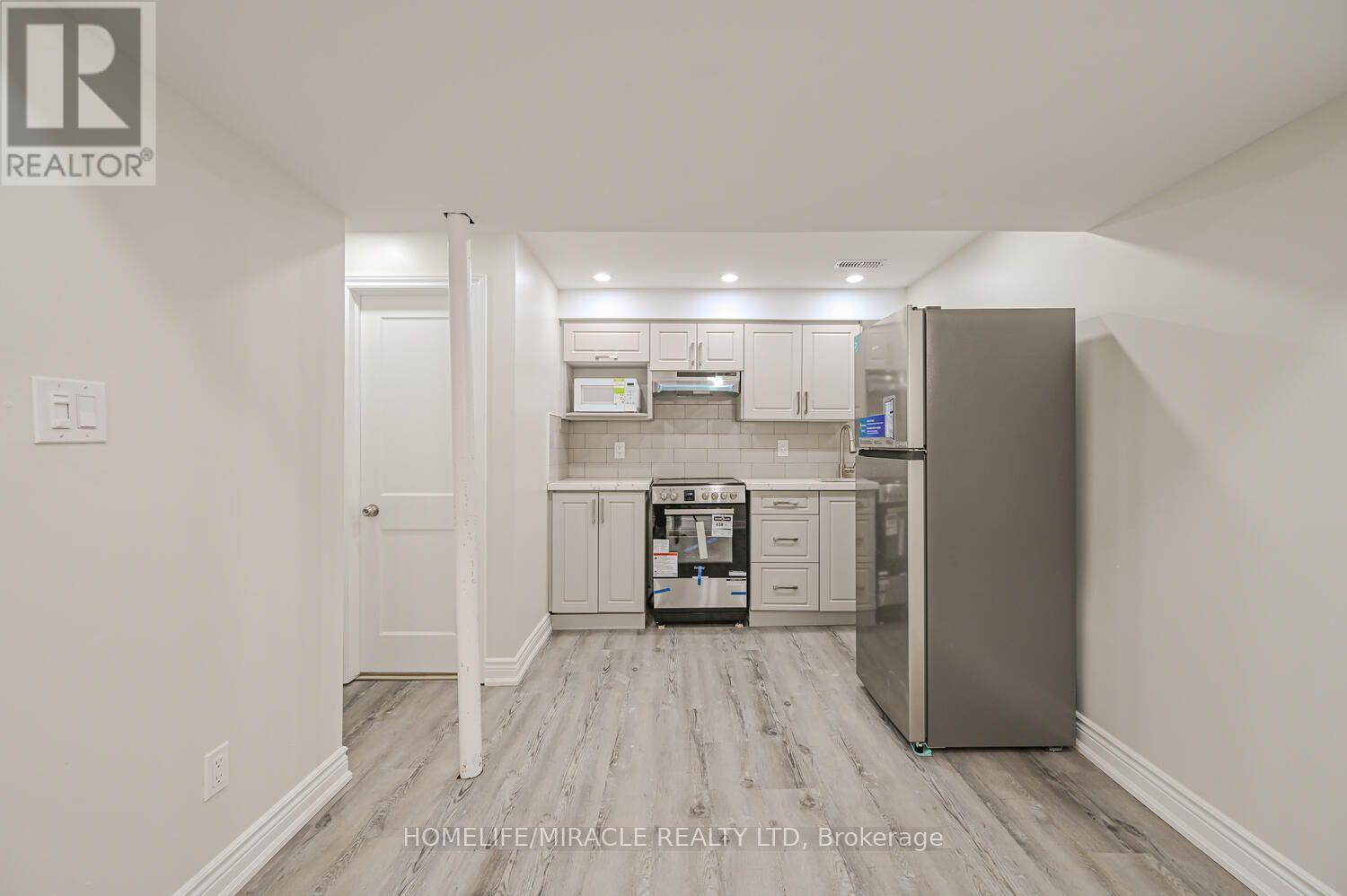 125 - 6466 Finch Avenue W, Toronto, ON - Indoor Photo Showing Other Room