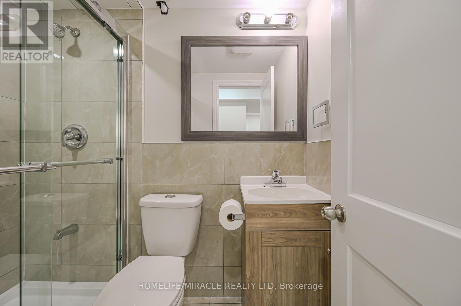 125 - 6466 Finch Avenue W, Toronto, ON - Indoor Photo Showing Bathroom