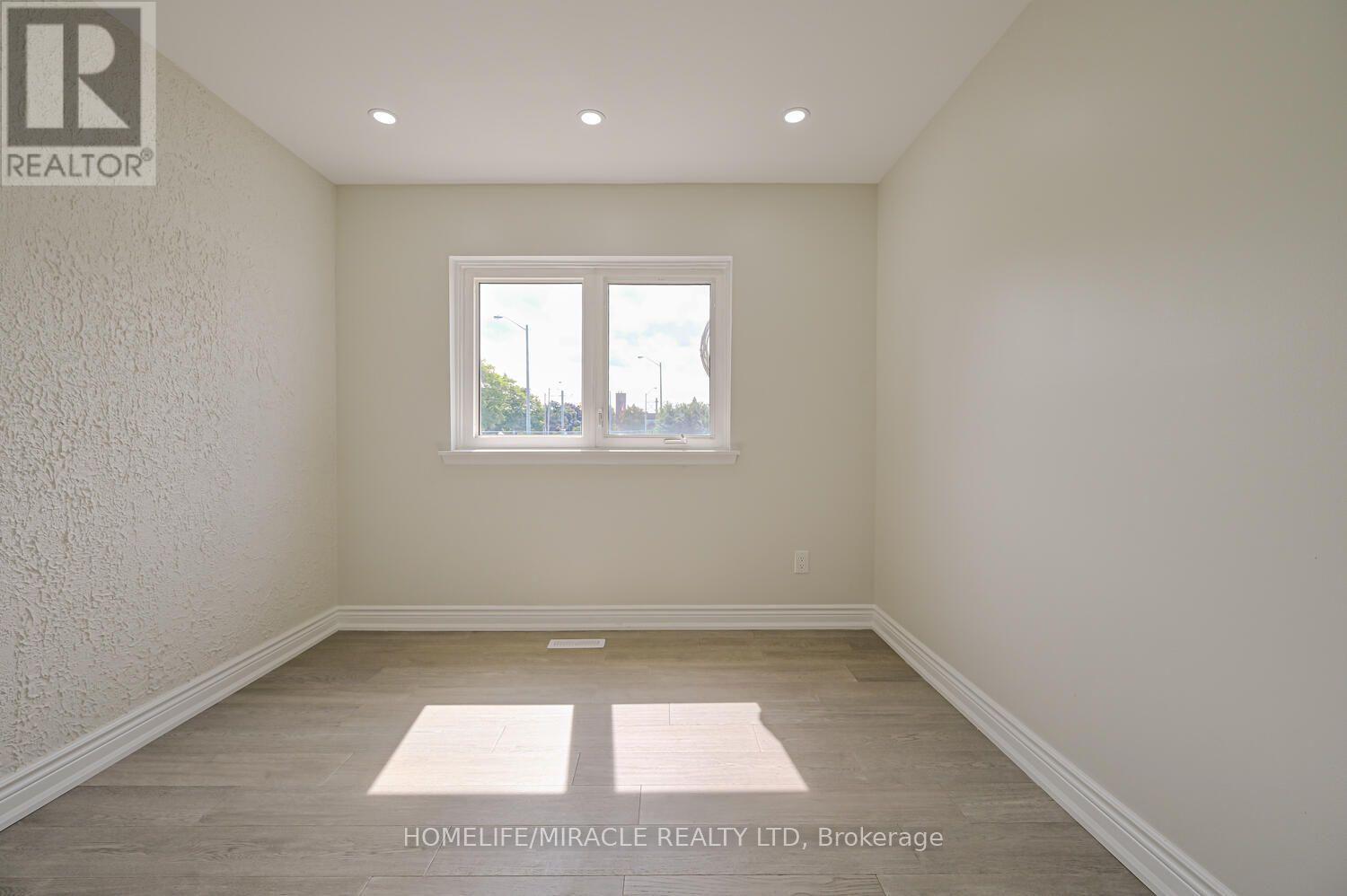 125 - 6466 Finch Avenue W, Toronto, ON - Indoor Photo Showing Other Room