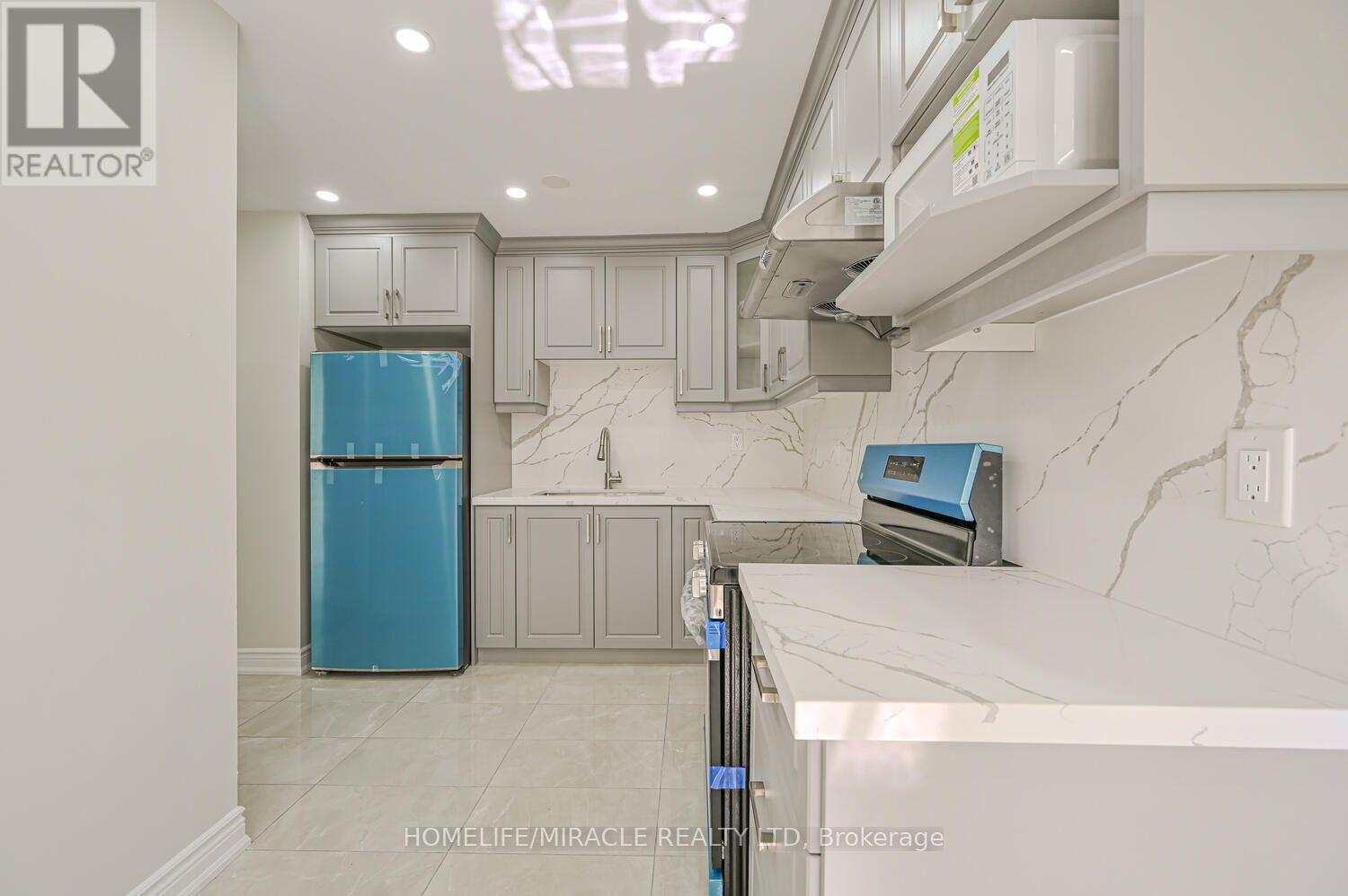 125 - 6466 Finch Avenue W, Toronto, ON - Indoor Photo Showing Kitchen