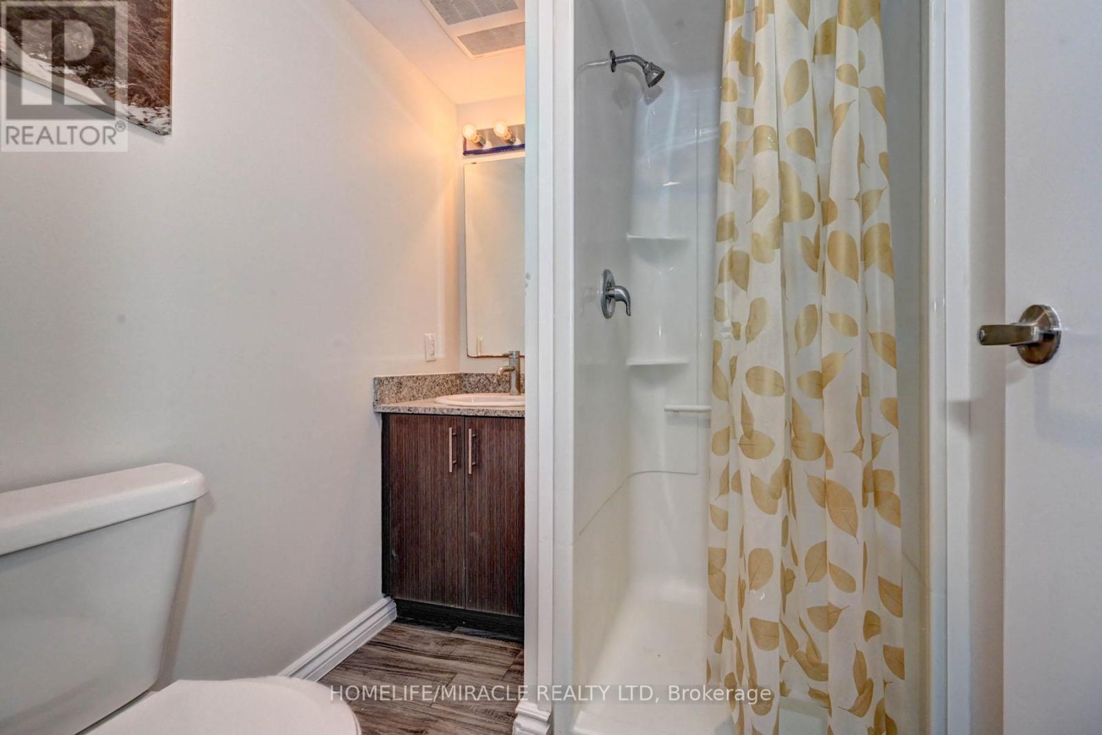 209F - 275 Larch Street, Waterloo, ON - Indoor Photo Showing Bathroom