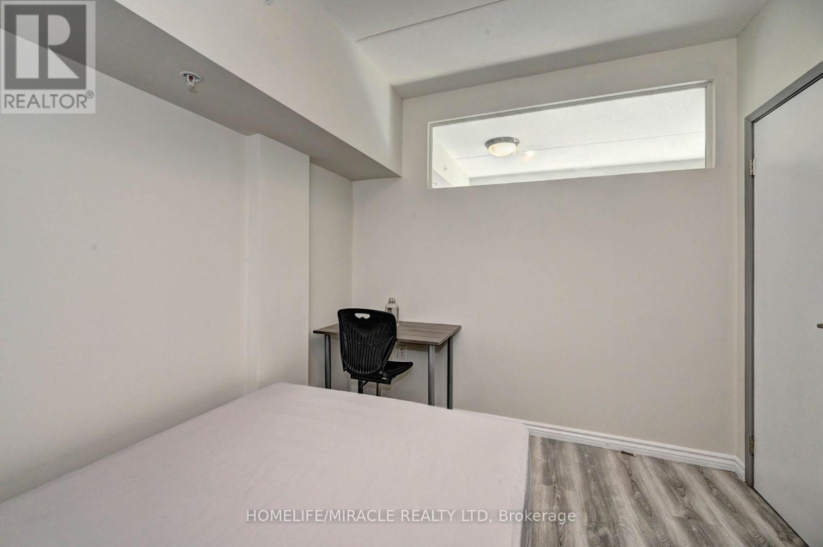 209F - 275 Larch Street, Waterloo, ON - Indoor