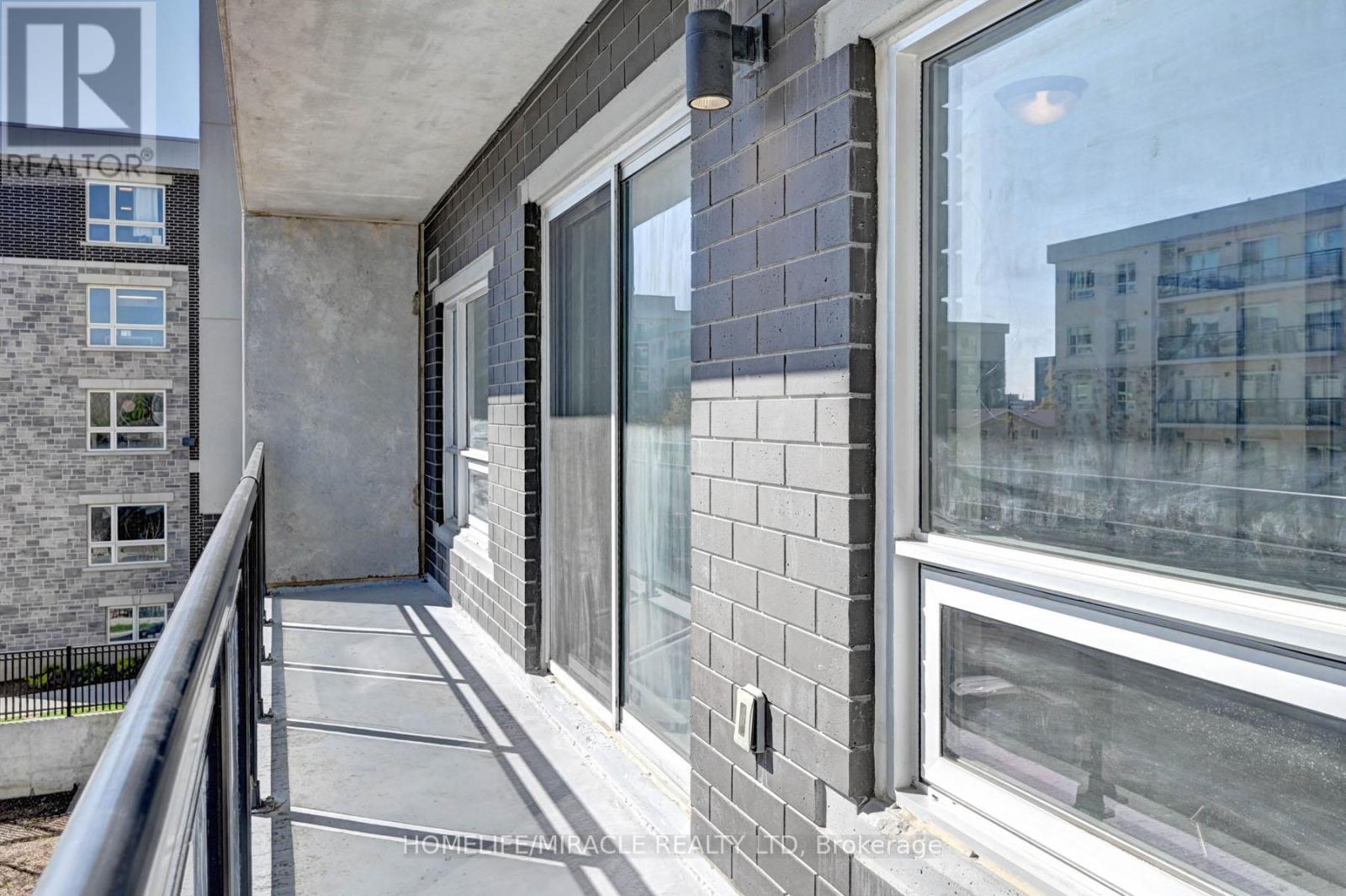 209F - 275 Larch Street, Waterloo, ON -