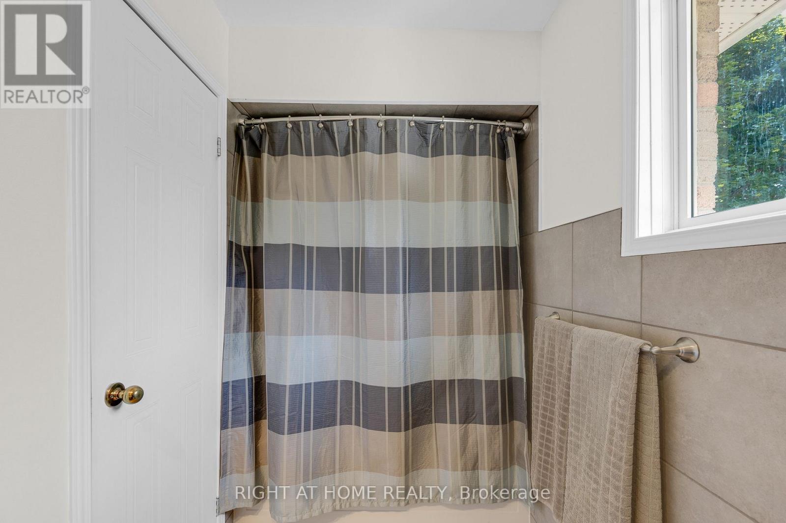 123 Benn Drive, Cambridge, ON - Indoor Photo Showing Bathroom