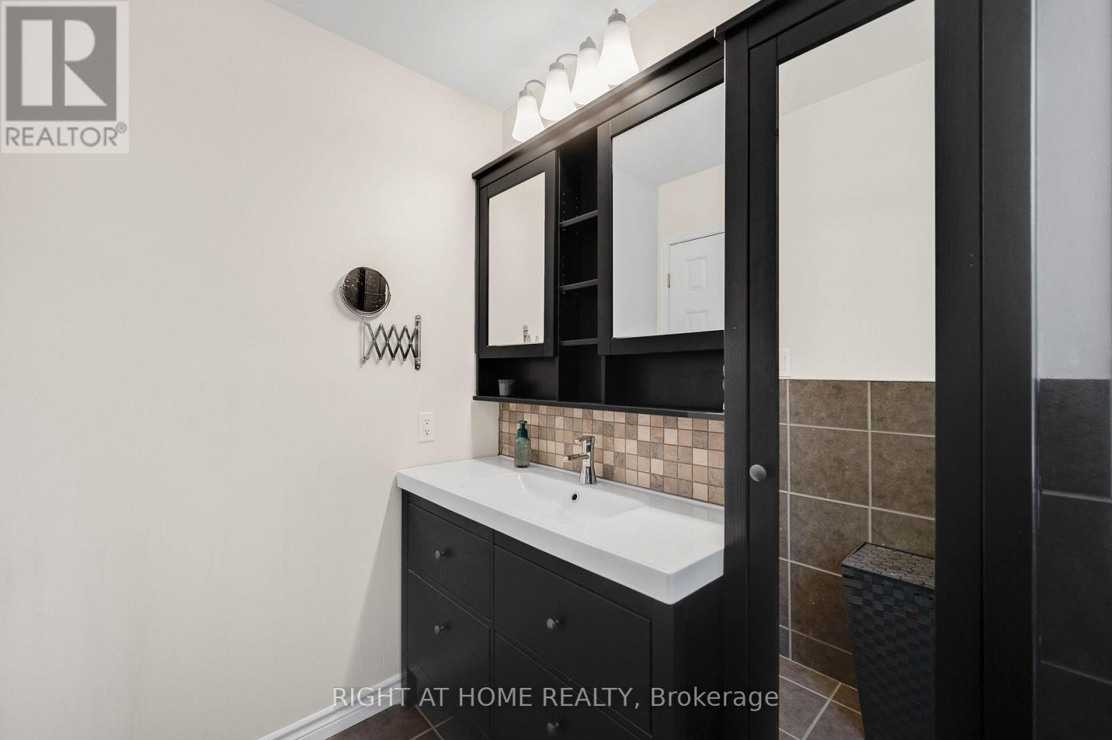 123 Benn Drive, Cambridge, ON - Indoor Photo Showing Bathroom