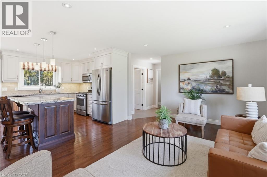 133 New Lakeshore Road, Port Dover, ON - Indoor Photo Showing Living Room