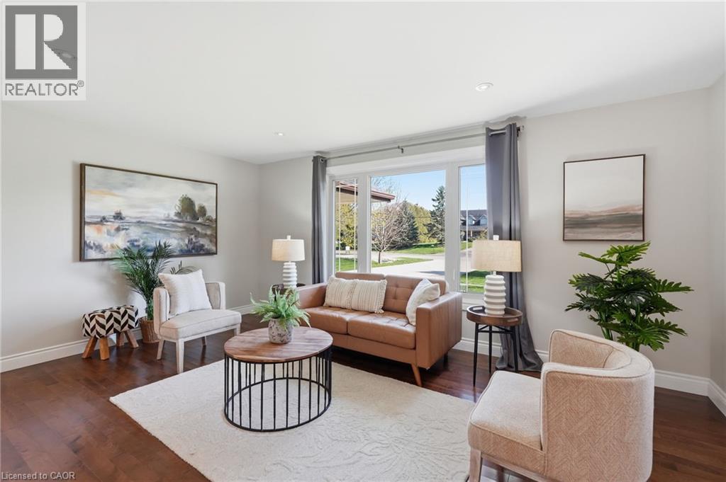 133 New Lakeshore Road, Port Dover, ON - Indoor Photo Showing Living Room