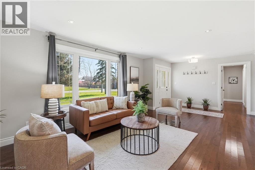 133 New Lakeshore Road, Port Dover, ON - Indoor Photo Showing Living Room