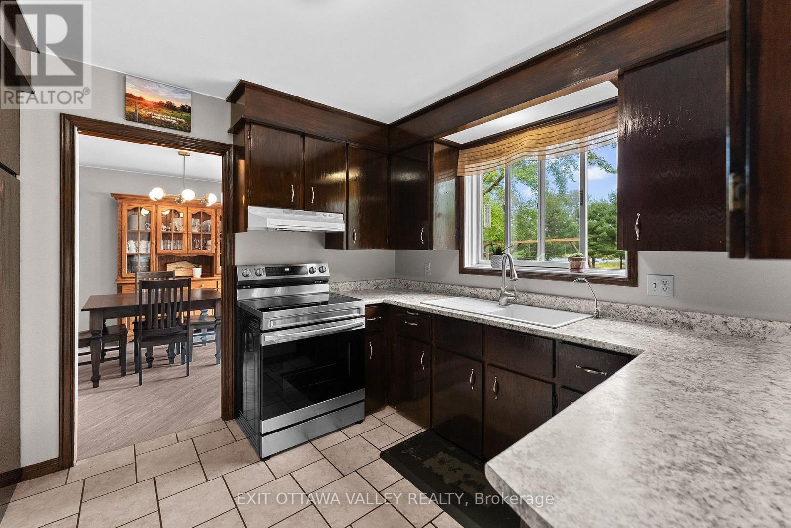 1292 Green Lake Road, North Algona Wilberforce, ON - Indoor Photo Showing Kitchen