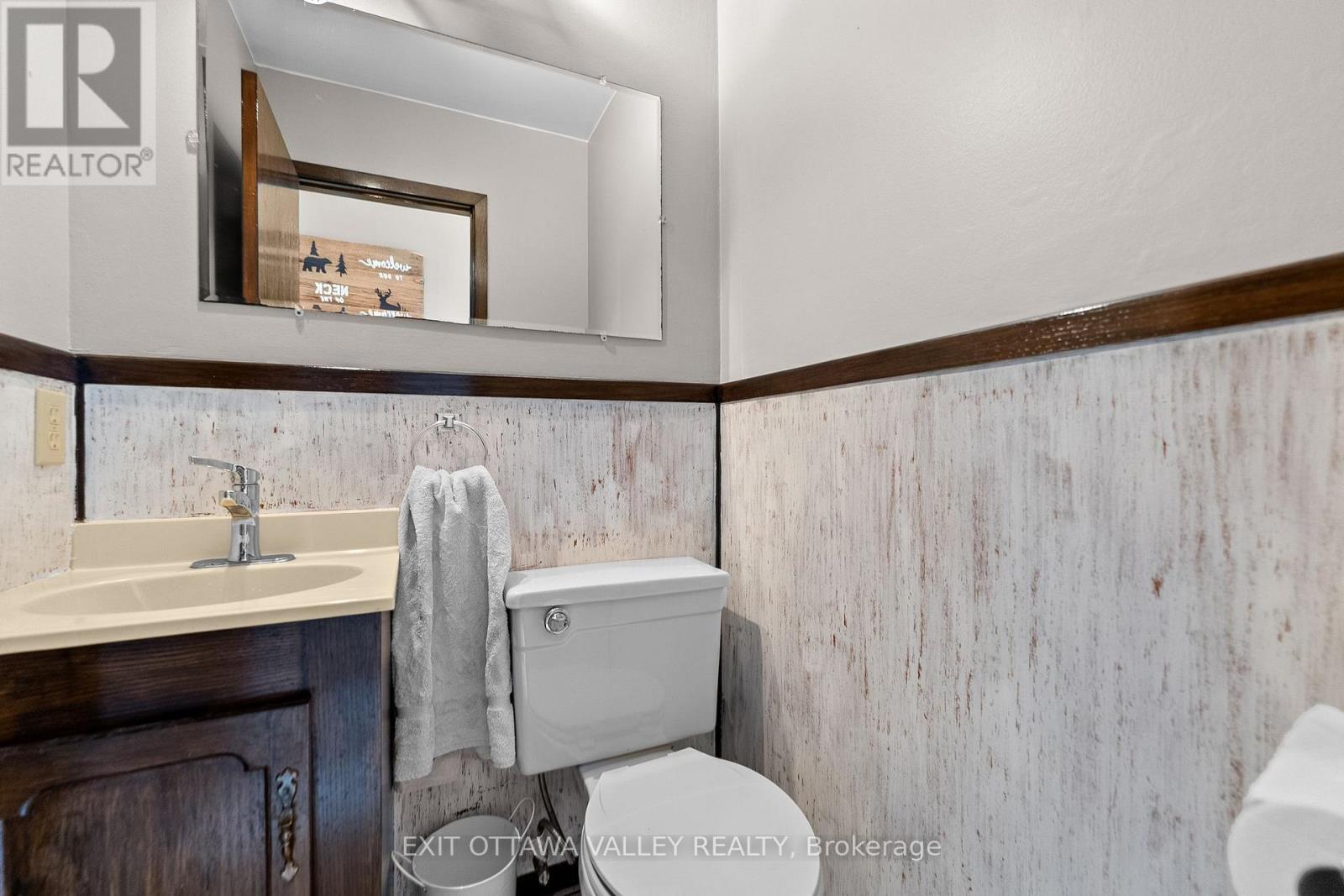1292 Green Lake Road, North Algona Wilberforce, ON - Indoor Photo Showing Bathroom