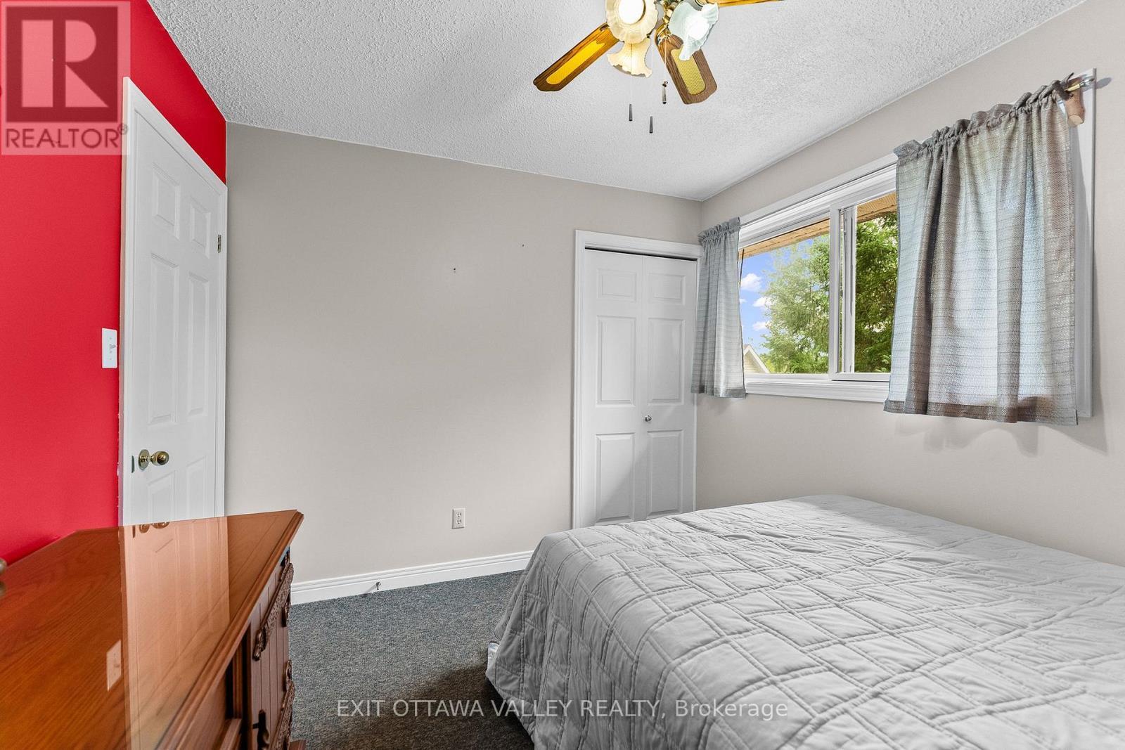 1292 Green Lake Road, North Algona Wilberforce, ON - Indoor Photo Showing Bedroom