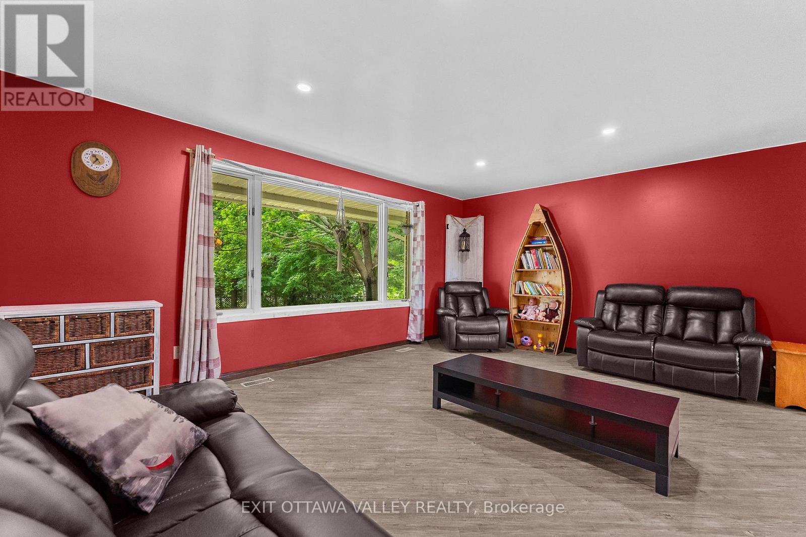 1292 Green Lake Road, North Algona Wilberforce, ON - Indoor Photo Showing Other Room