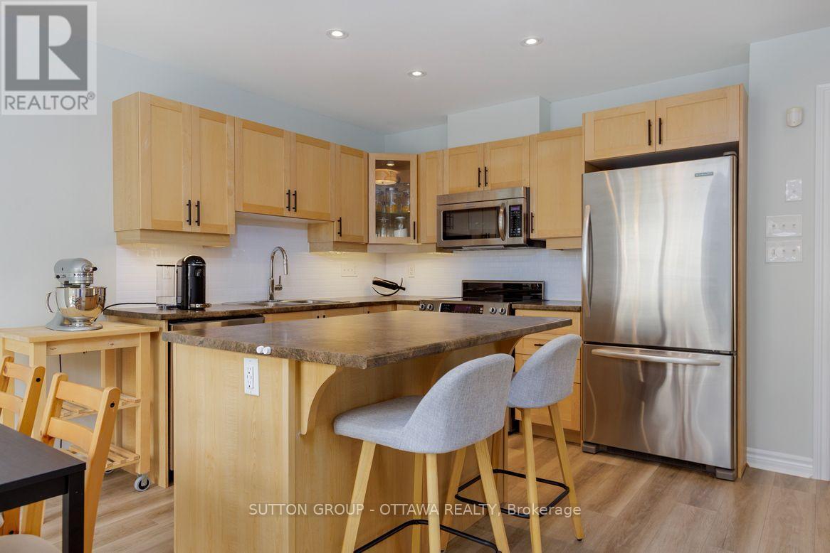 2719 Grand Canal Street, Ottawa, ON - Indoor Photo Showing Kitchen With Stainless Steel Kitchen