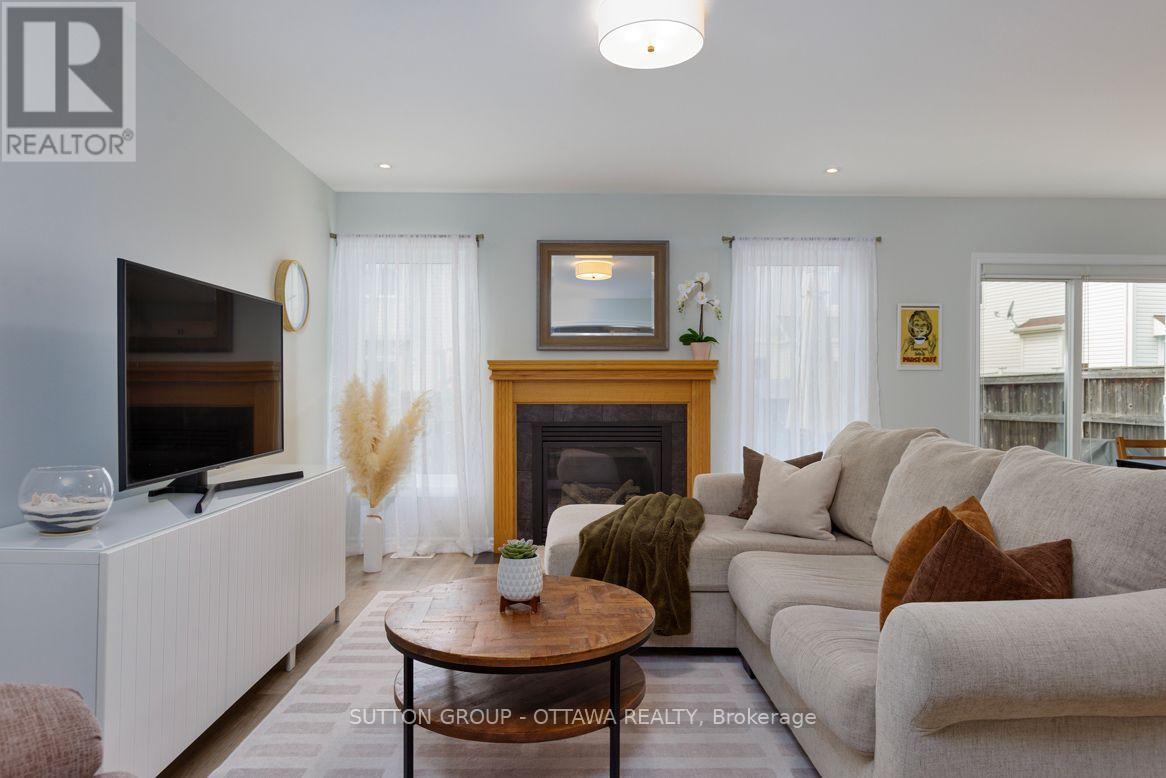 2719 Grand Canal Street, Ottawa, ON - Indoor Photo Showing Living Room With Fireplace