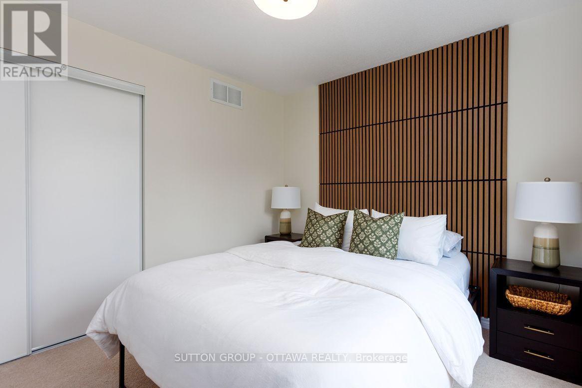 2719 Grand Canal Street, Ottawa, ON - Indoor Photo Showing Bedroom