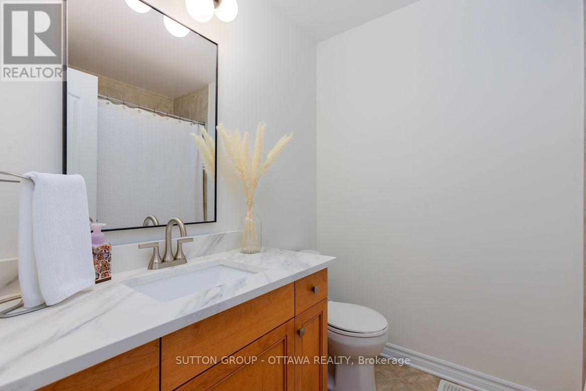 2719 Grand Canal Street, Ottawa, ON - Indoor Photo Showing Bathroom