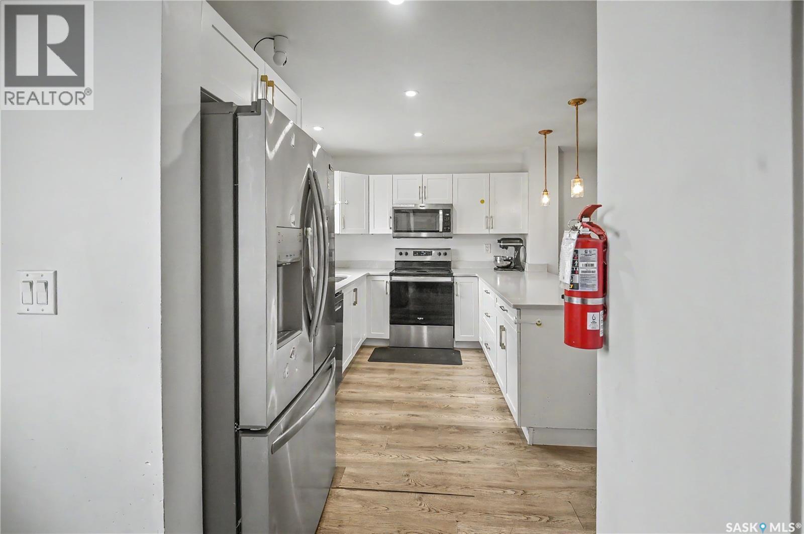 106 Westfield Road, Saskatoon, SK - Indoor Photo Showing Kitchen