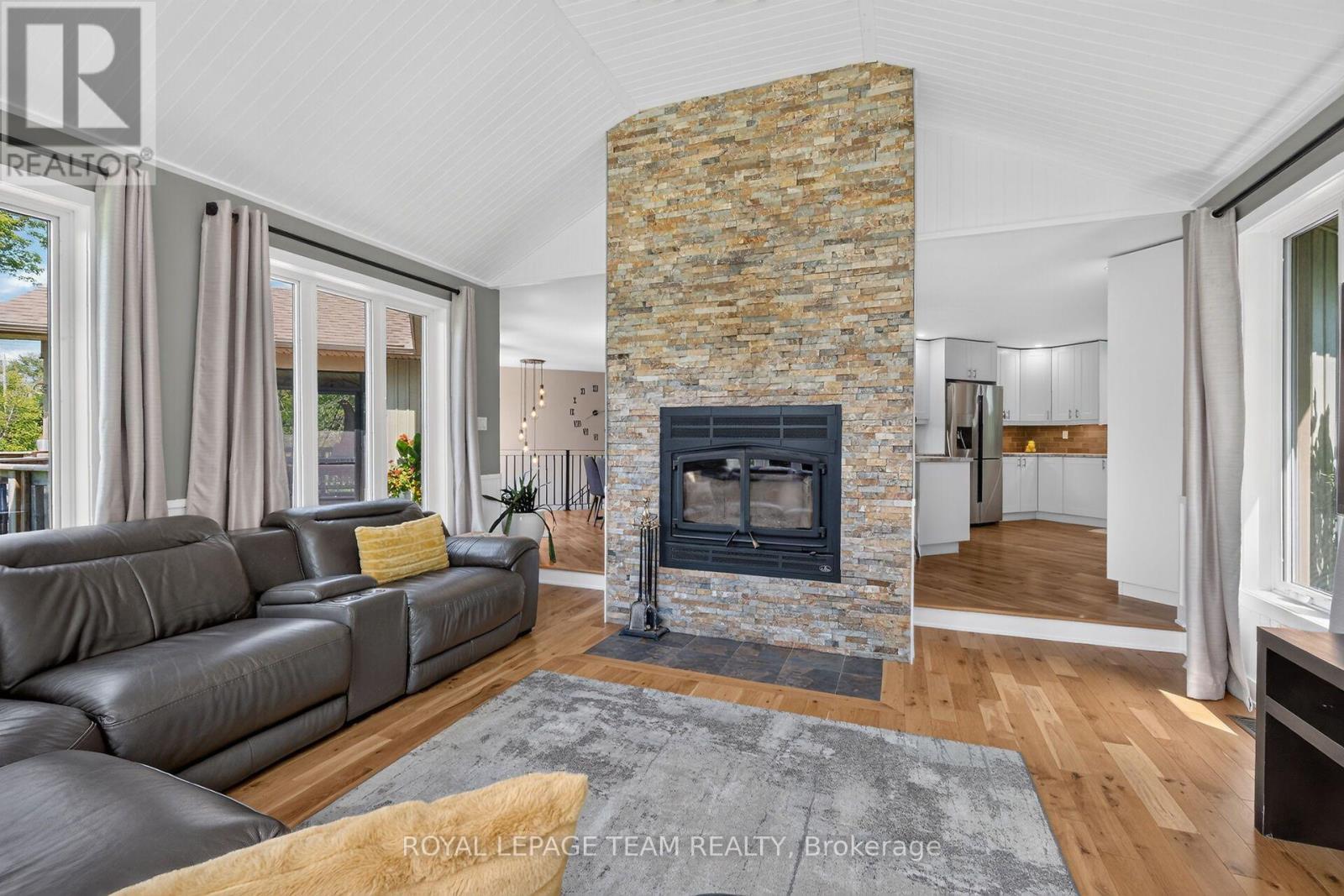 1830 Rollin Road, Clarence-Rockland, ON - Indoor Photo Showing Living Room With Fireplace