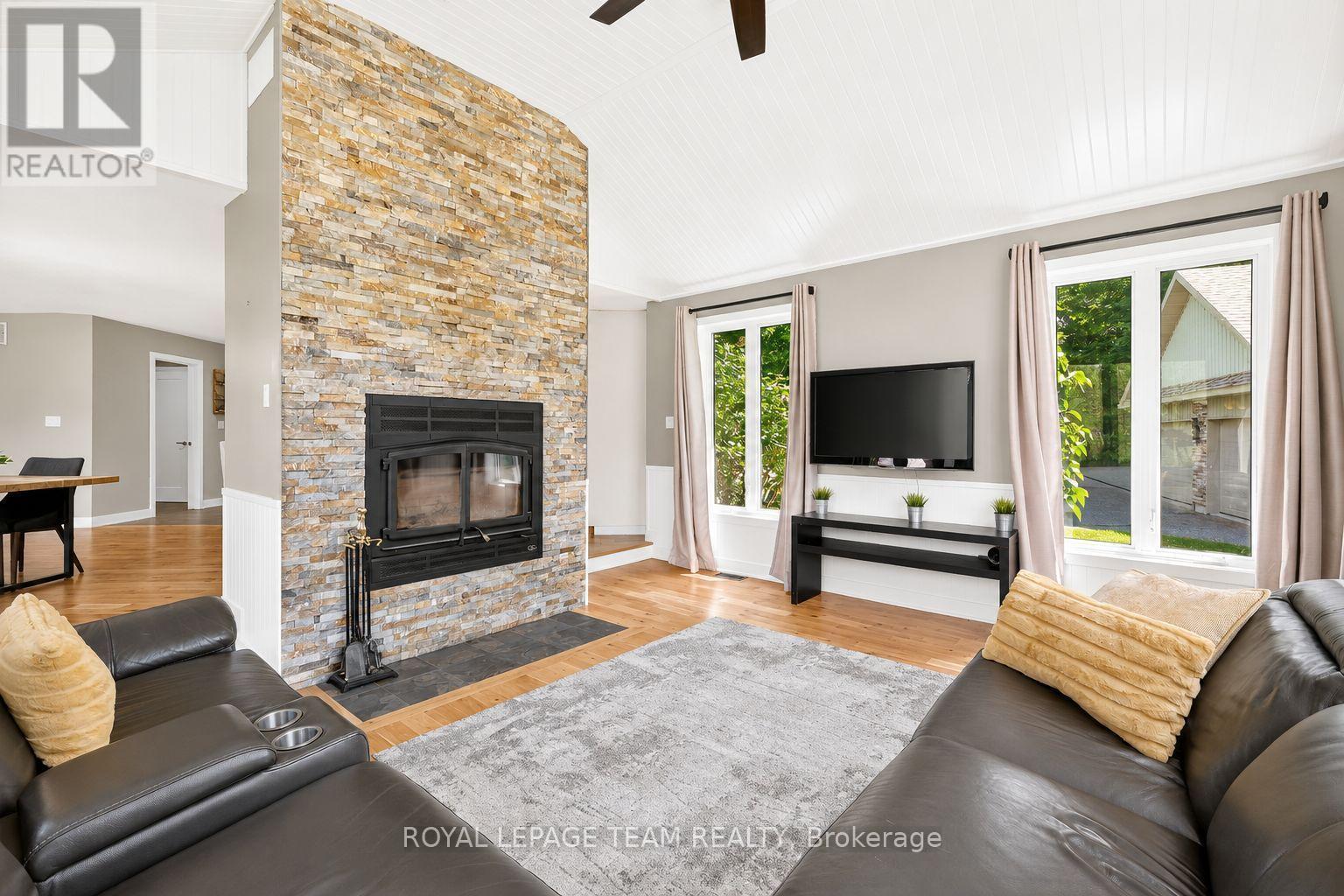 1830 Rollin Road, Clarence-Rockland, ON - Indoor Photo Showing Living Room With Fireplace