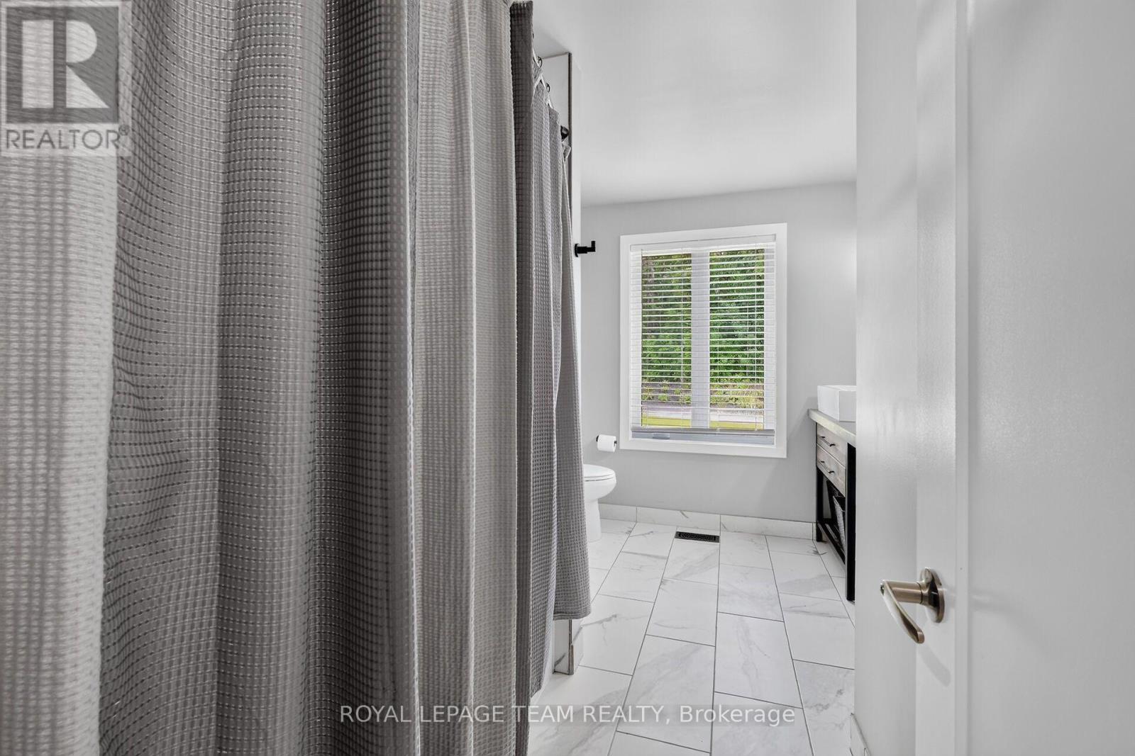 1830 Rollin Road, Clarence-Rockland, ON - Indoor Photo Showing Bathroom