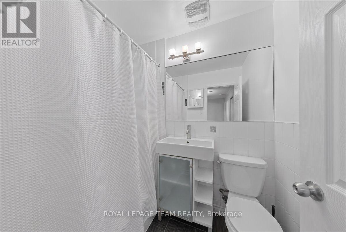 201 - 12 Corkstown Road, Ottawa, ON - Indoor Photo Showing Bathroom