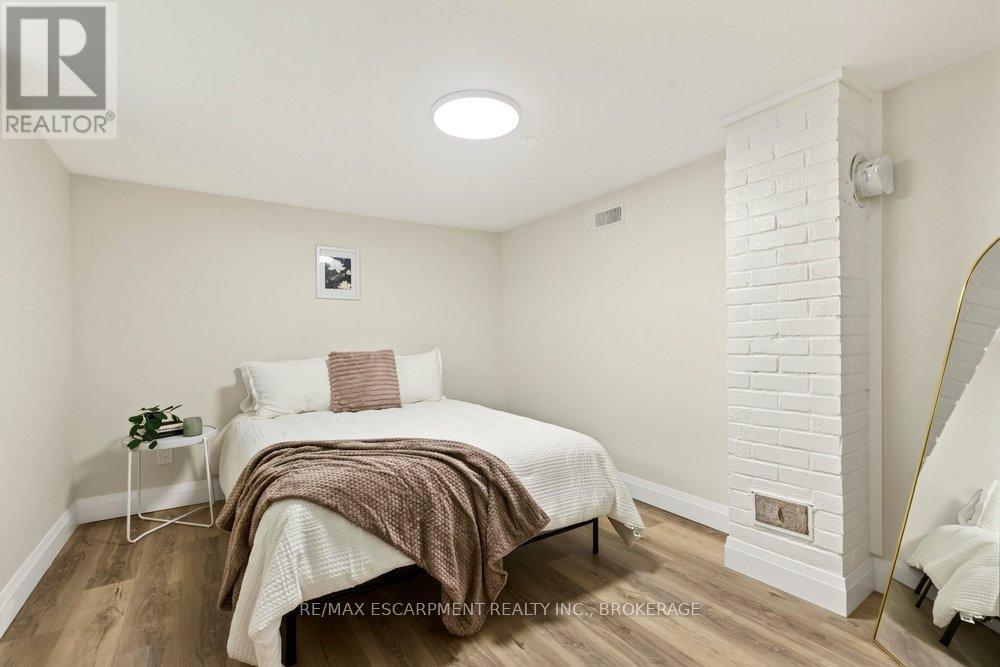 95 Chetwood Street, St. Catharines (Western Hill), ON - Indoor Photo Showing Bedroom