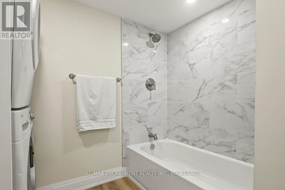 95 Chetwood Street, St. Catharines (Western Hill), ON - Indoor Photo Showing Bathroom