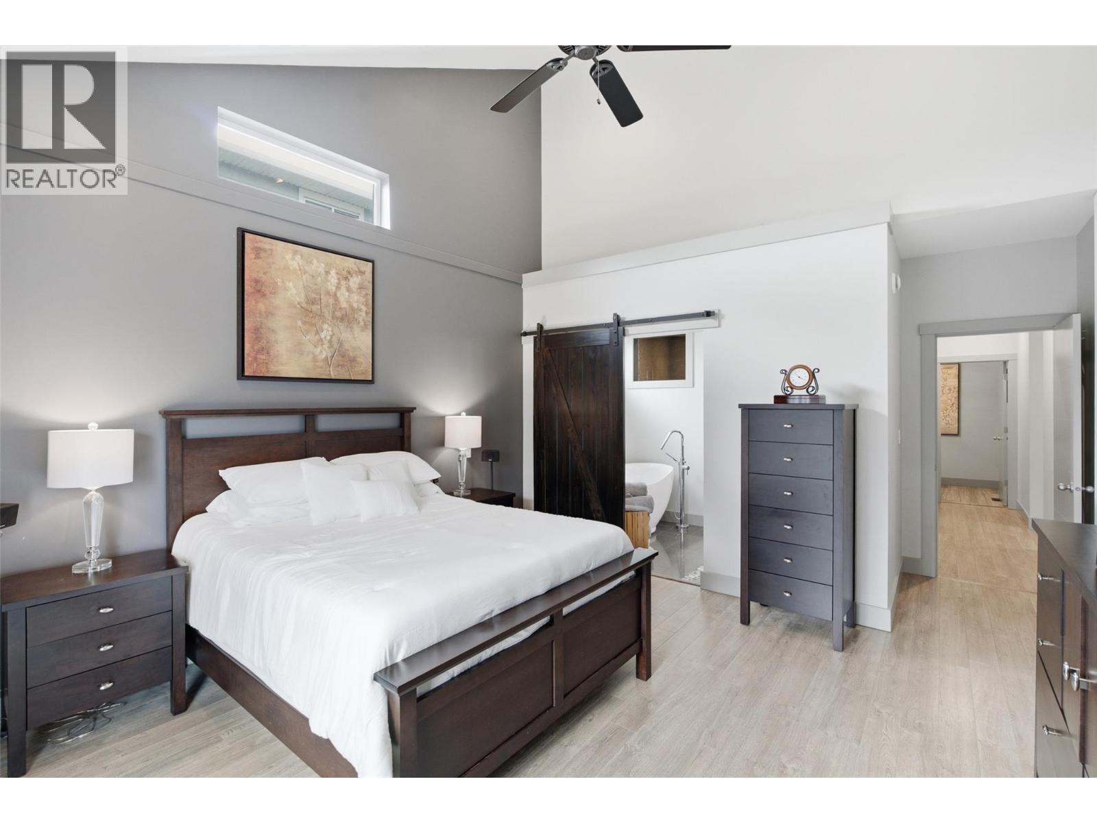 1488 Dunbar Drive, Kamloops, BC - Indoor Photo Showing Bedroom