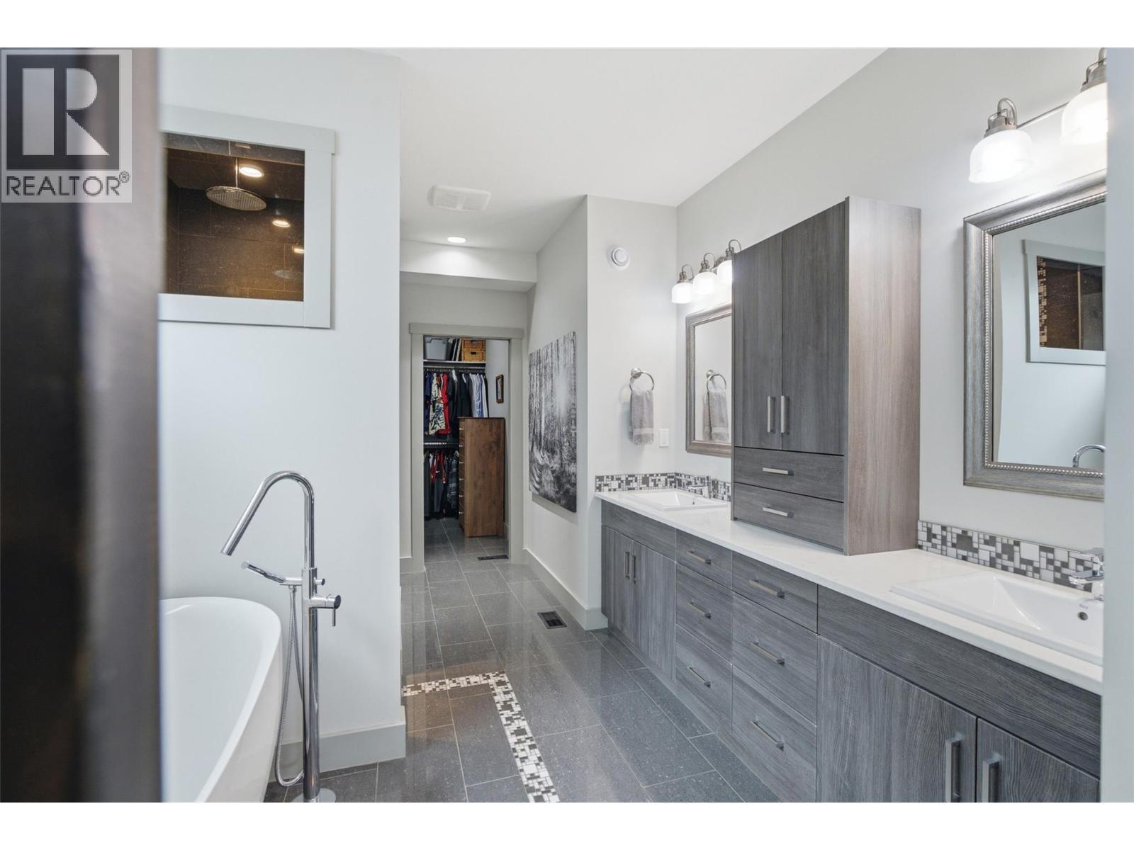 1488 Dunbar Drive, Kamloops, BC - Indoor Photo Showing Bathroom