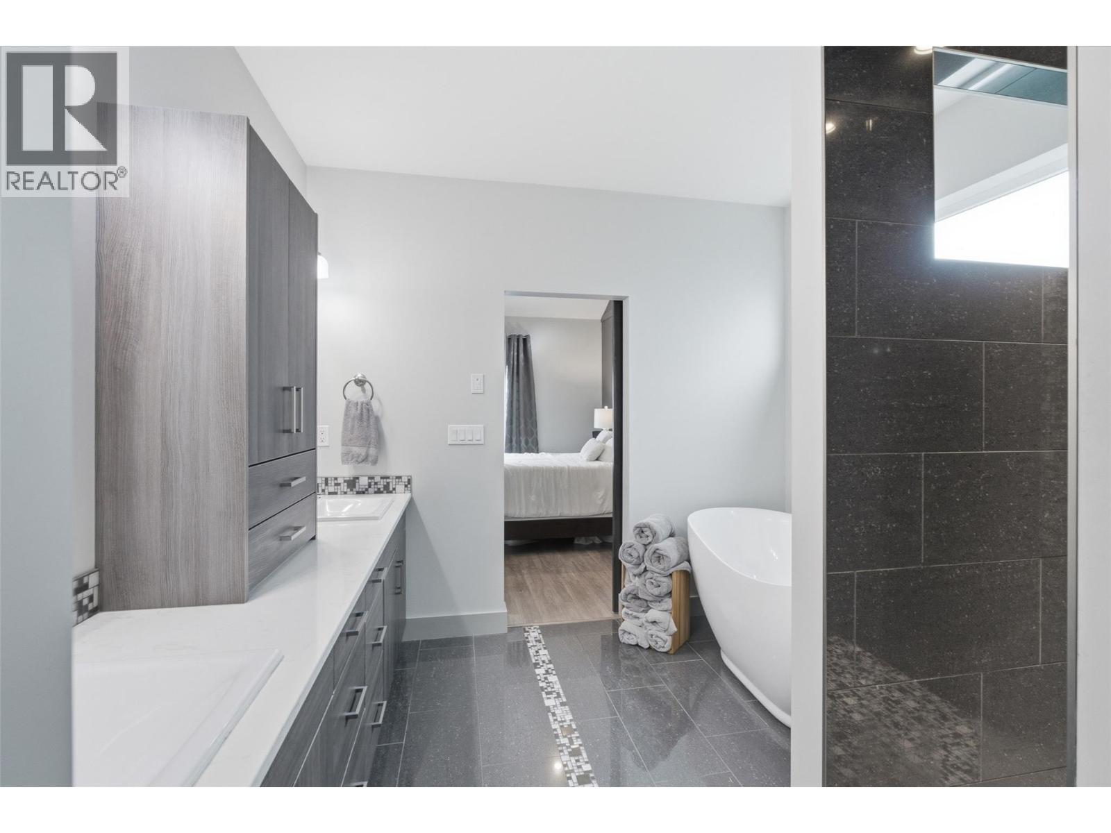 1488 Dunbar Drive, Kamloops, BC - Indoor Photo Showing Bathroom