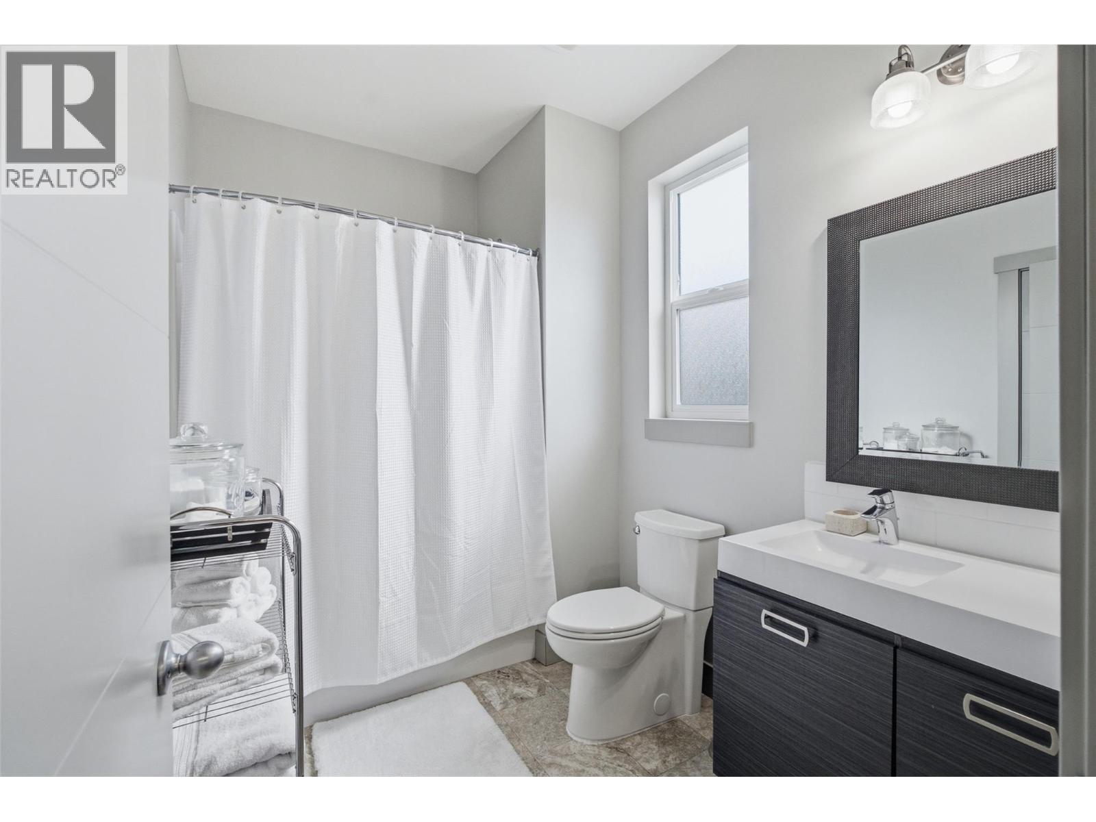 1488 Dunbar Drive, Kamloops, BC - Indoor Photo Showing Bathroom