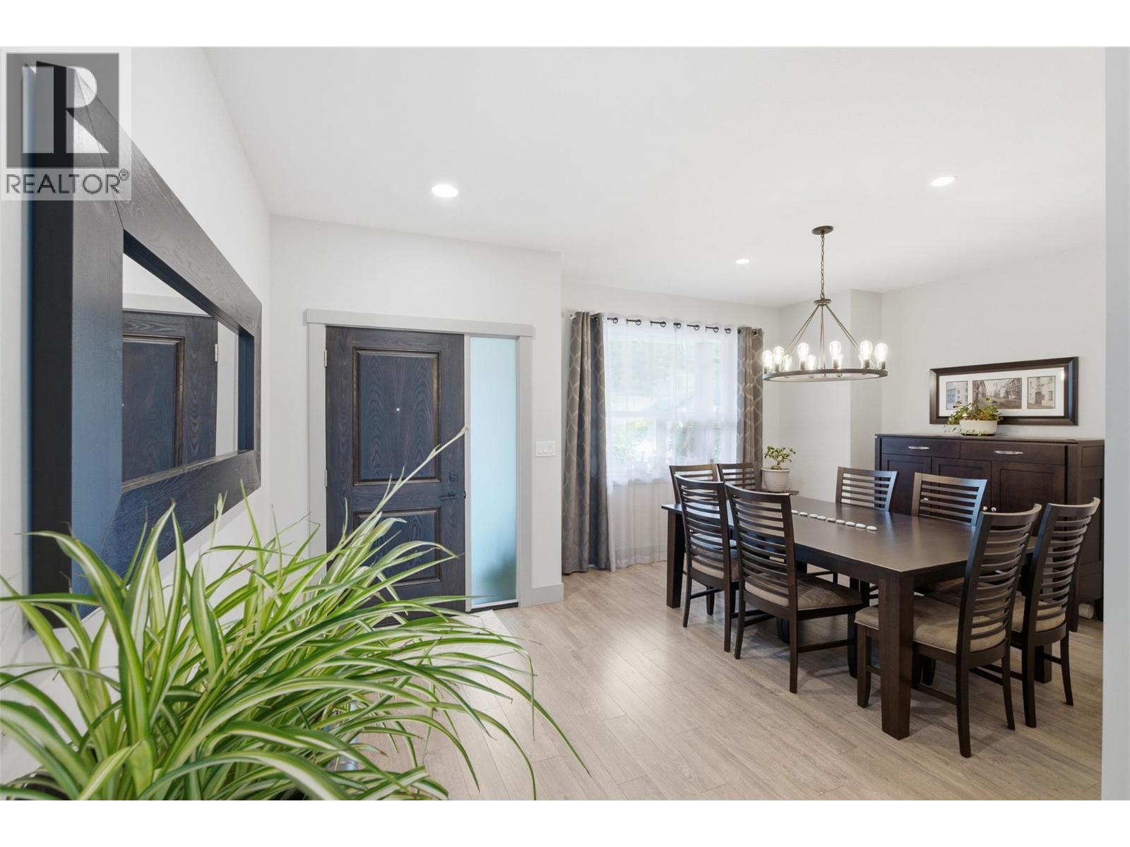 1488 Dunbar Drive, Kamloops, BC - Indoor Photo Showing Dining Room