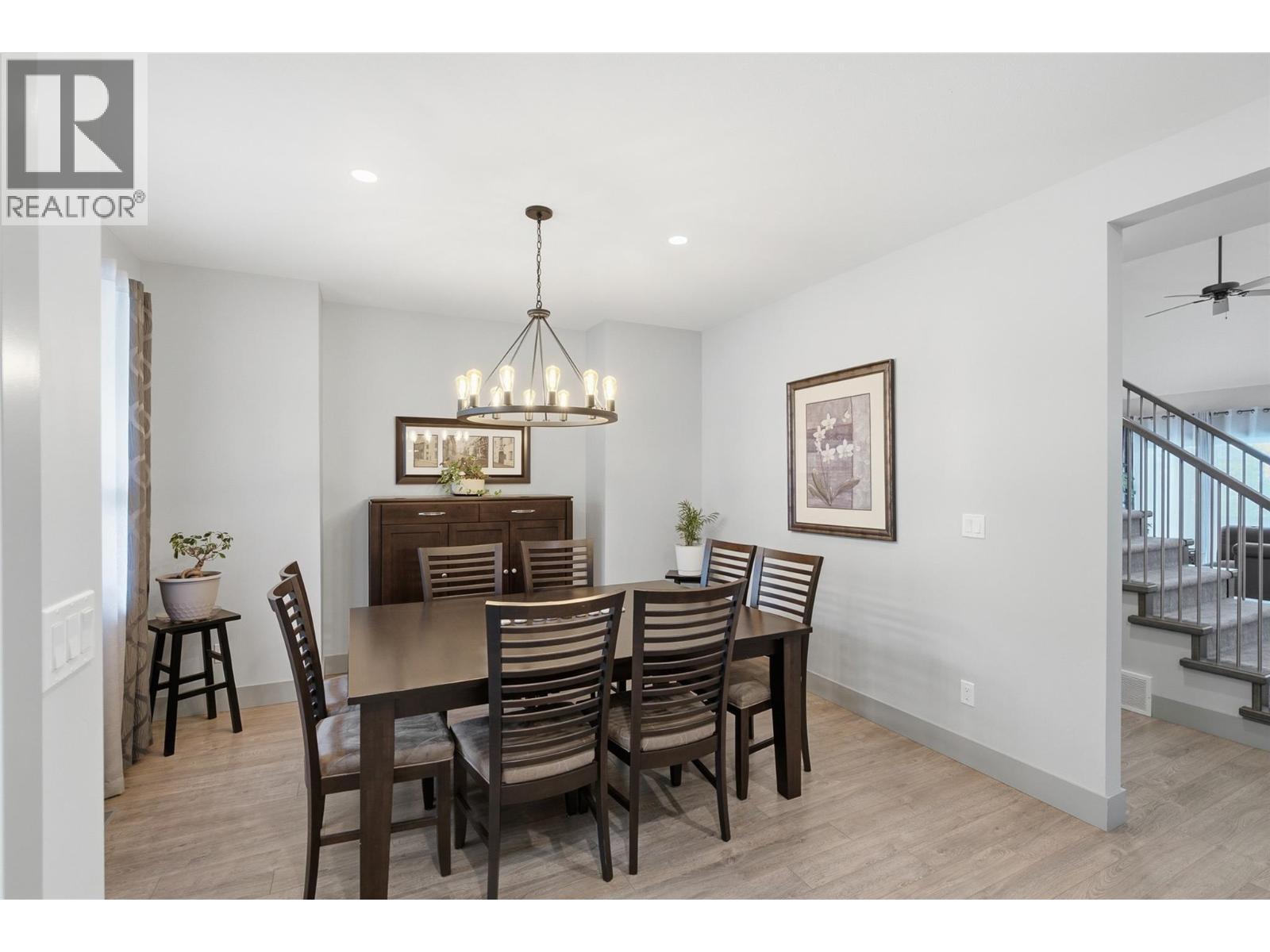1488 Dunbar Drive, Kamloops, BC - Indoor Photo Showing Dining Room