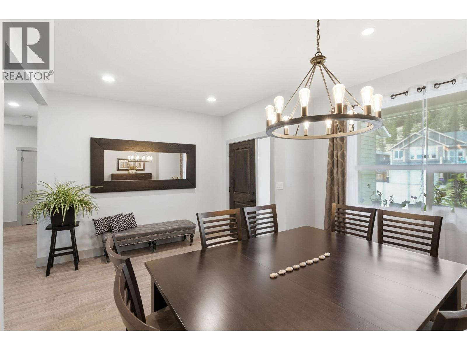 1488 Dunbar Drive, Kamloops, BC - Indoor Photo Showing Dining Room