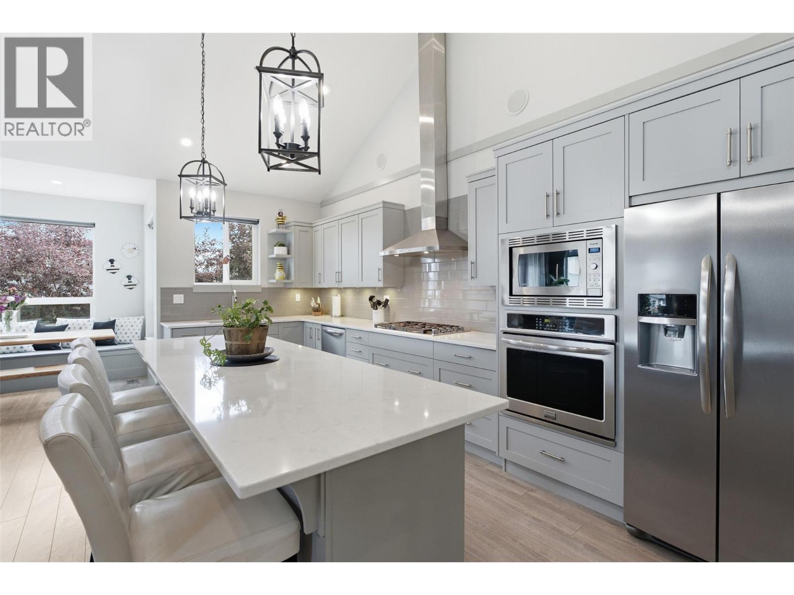 1488 Dunbar Drive, Kamloops, BC - Indoor Photo Showing Kitchen With Upgraded Kitchen